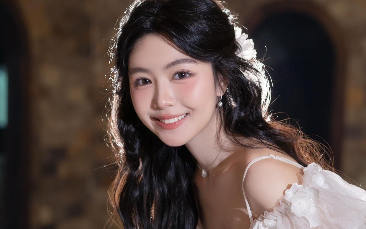 Con gái Quyền Linh gây tranh cãi


