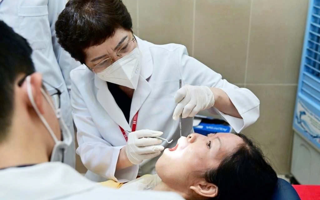 Người nước ngoài đến Việt Nam điều trị răng-hàm-mặt ngày càng đông - Ảnh 2.