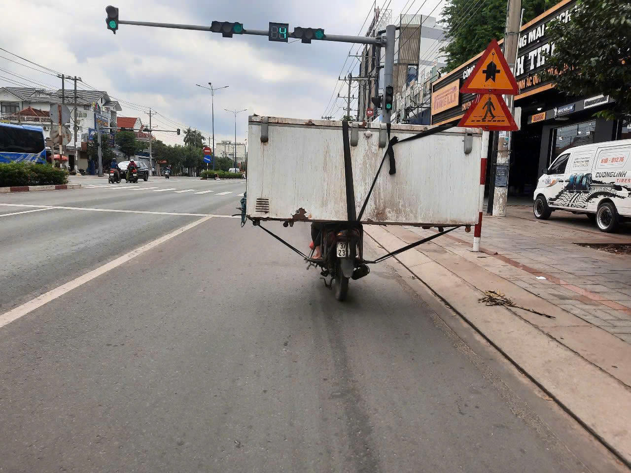 Tủ đông di động - Ảnh 1.
