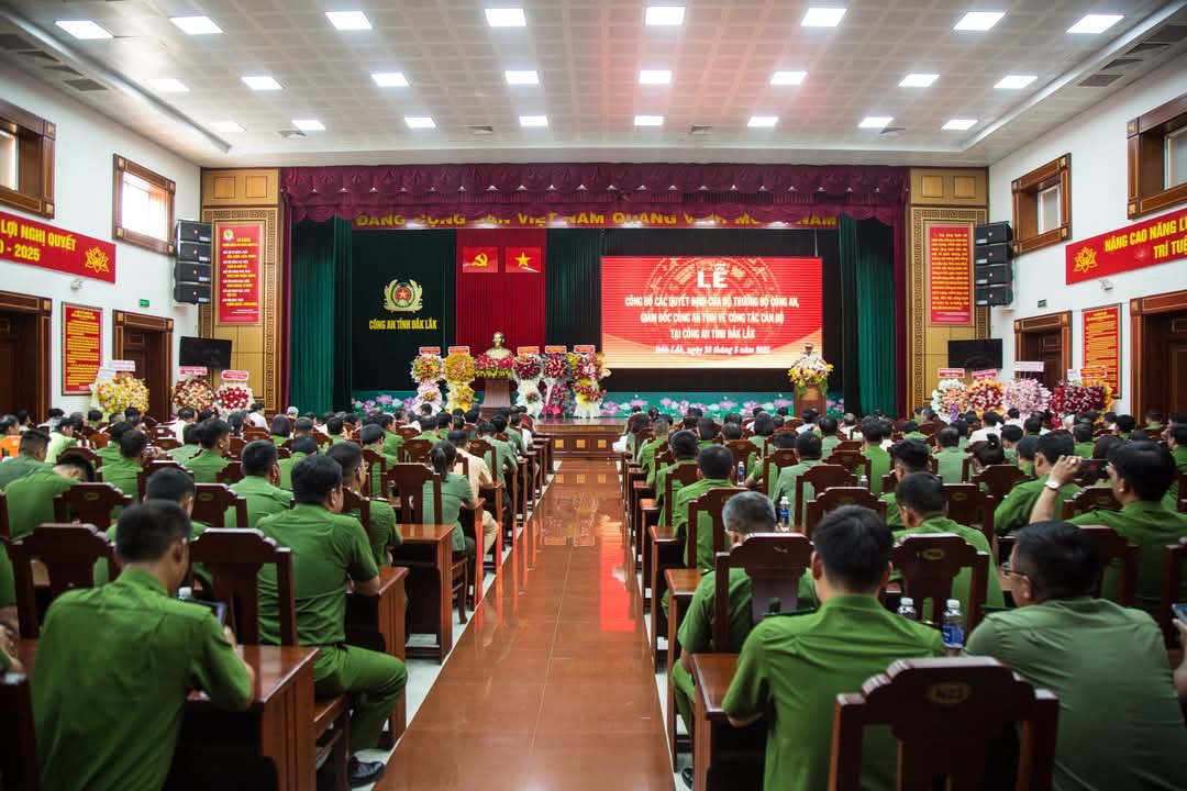 Công an tỉnh Đắk Lắk công bố quyết định của Bộ Công an về công tác cán bộ- Ảnh 1.