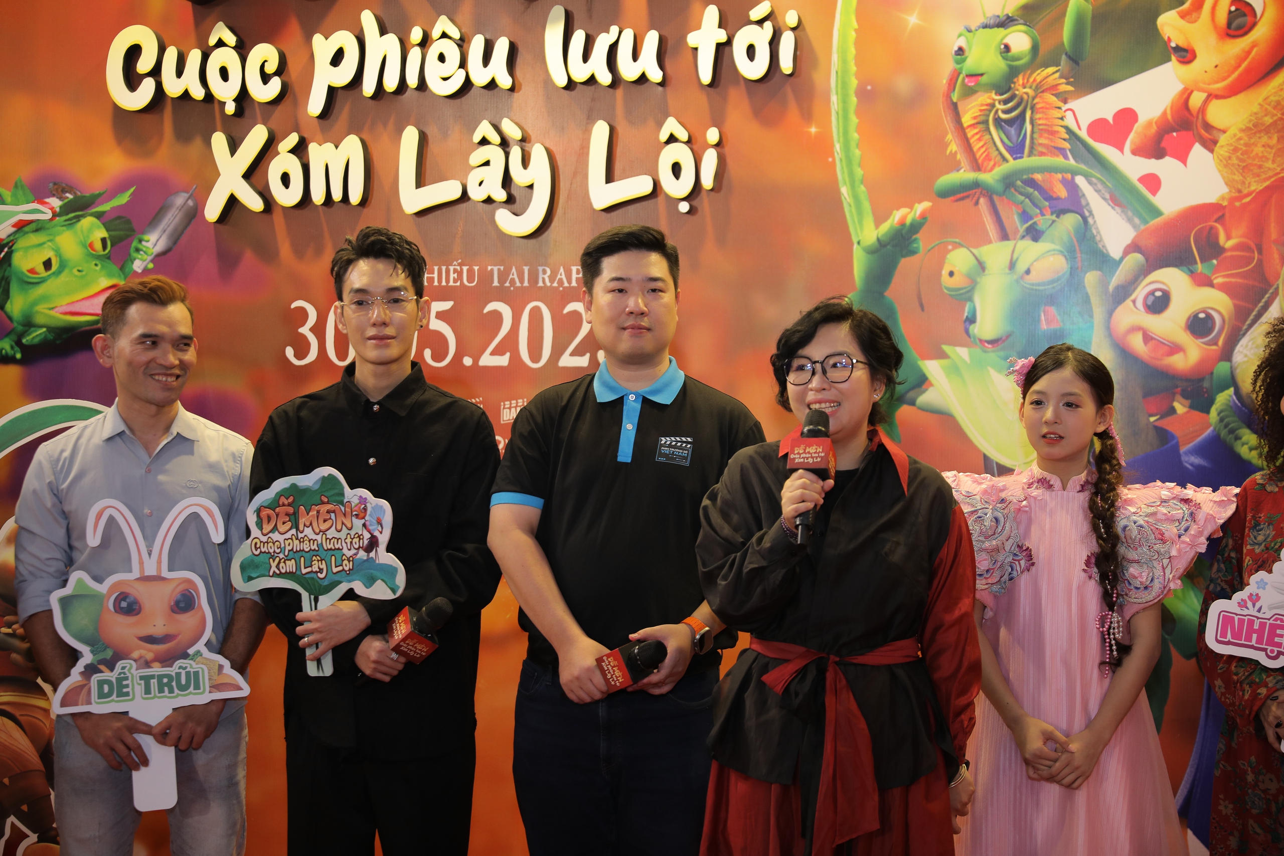 Loạt nghệ sĩ hào hứng chúc mừng "anh em Dế Mèn"- Ảnh 4. Loạt nghệ sĩ hào hứng chúc mừng "anh em Dế Mèn"- Ảnh 4.