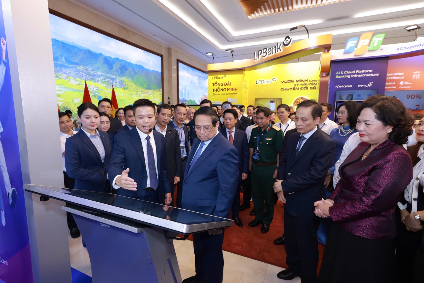 Biz MBBank - Tài chính doanh nghiệp toàn diện MB mang đến sự kiện Ngày chuyển đổi số 2025- Ảnh 2. Biz MBBank - Tài chính doanh nghiệp toàn diện MB mang đến sự kiện Ngày chuyển đổi số 2025- Ảnh 2.