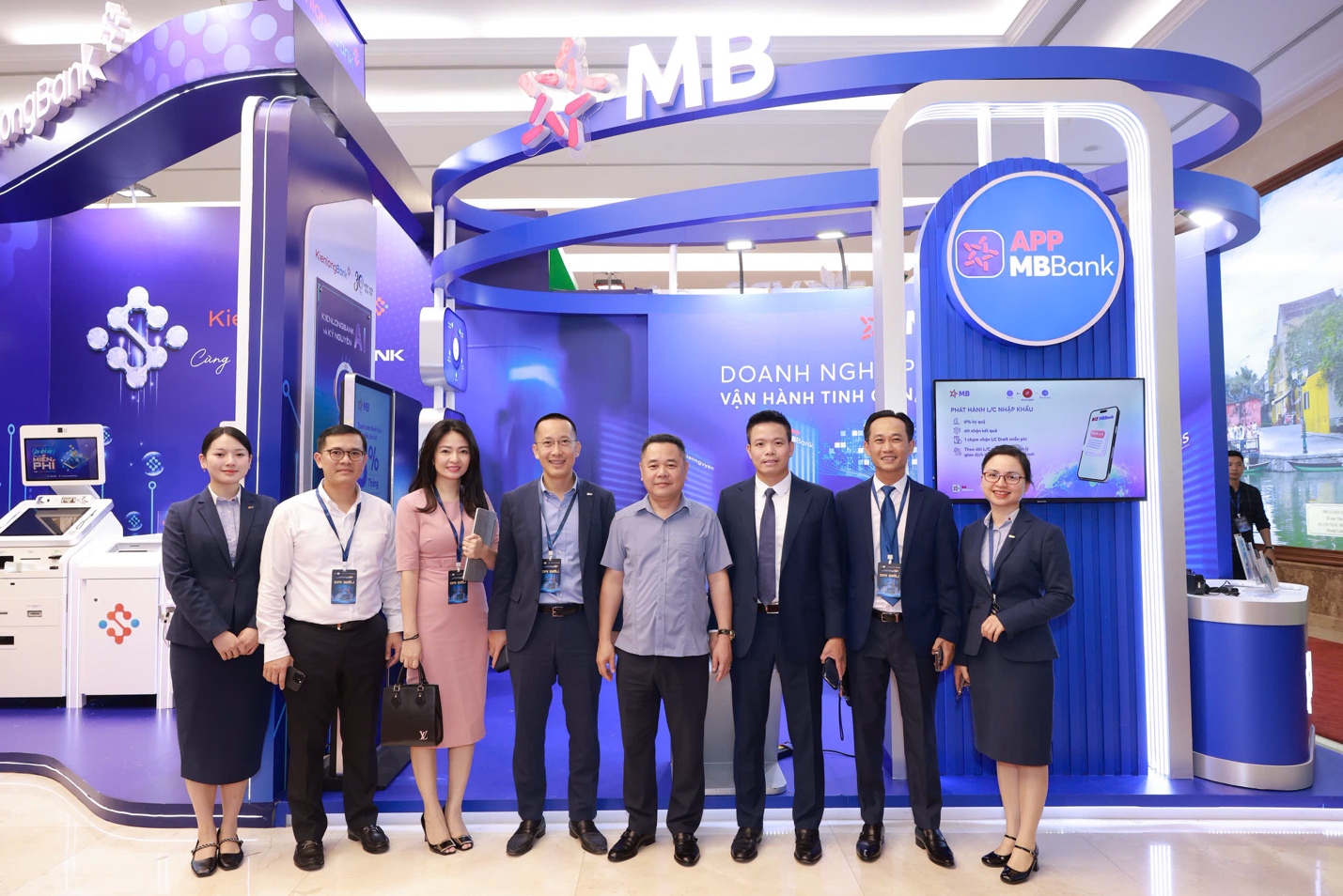 Biz MBBank - Tài chính doanh nghiệp toàn diện MB mang đến sự kiện Ngày chuyển đổi số 2025- Ảnh 3. Biz MBBank - Tài chính doanh nghiệp toàn diện MB mang đến sự kiện Ngày chuyển đổi số 2025- Ảnh 3.