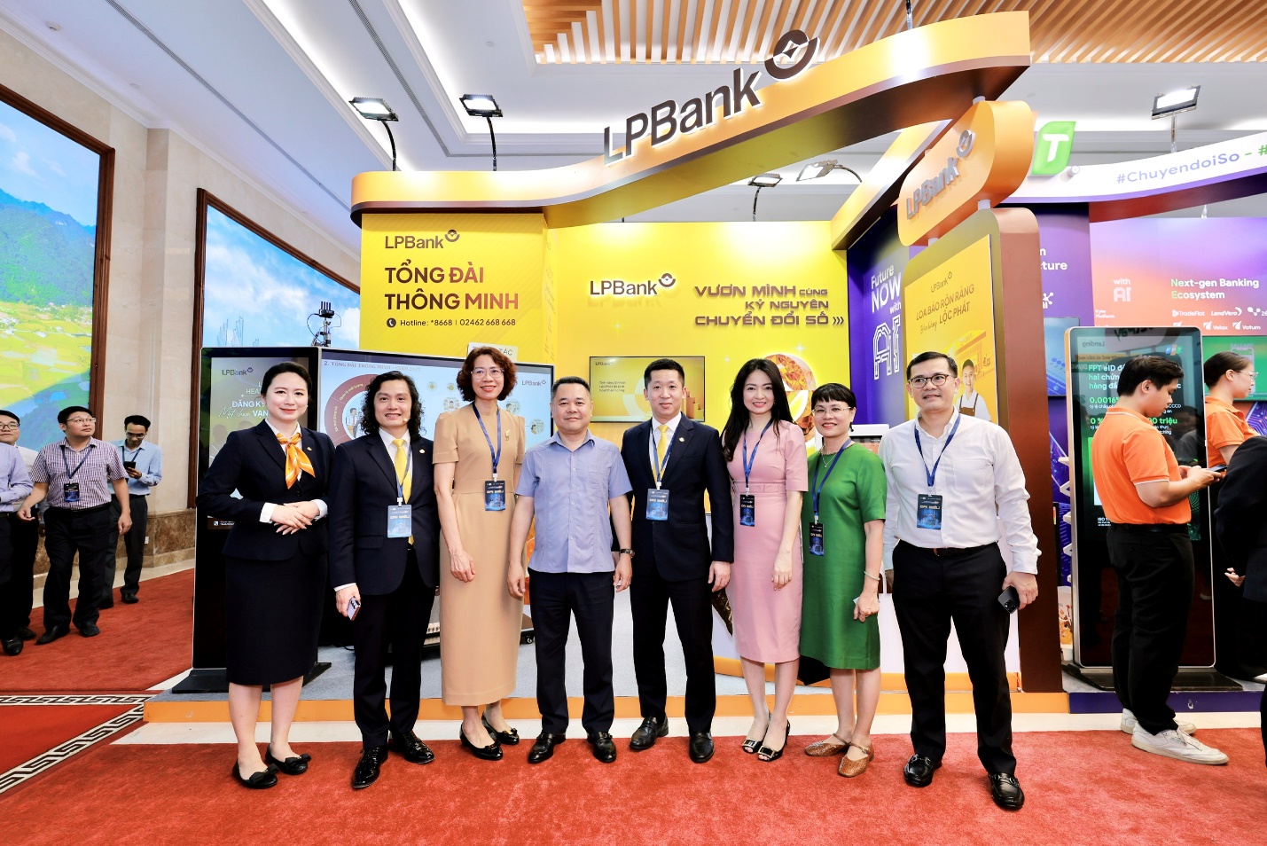 Tổng đài đa kênh thông minh của LPBank tạo dấu ấn nổi bật tại sự kiện Chuyển đổi số ngành ngân hàng - Ảnh 2. Tổng đài đa kênh thông minh của LPBank tạo dấu ấn nổi bật tại sự kiện Chuyển đổi số ngành ngân hàng - Ảnh 2.