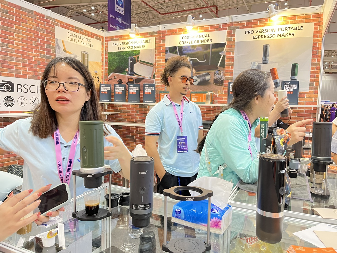 Tràn ngập phụ kiện Trung Quốc tại Triển lãm Quốc tế Điện tử và Thiết bị thông minh Việt Nam 2025- Ảnh 6. Tràn ngập phụ kiện Trung Quốc tại Triển lãm Quốc tế Điện tử và Thiết bị thông minh Việt Nam 2025- Ảnh 6.