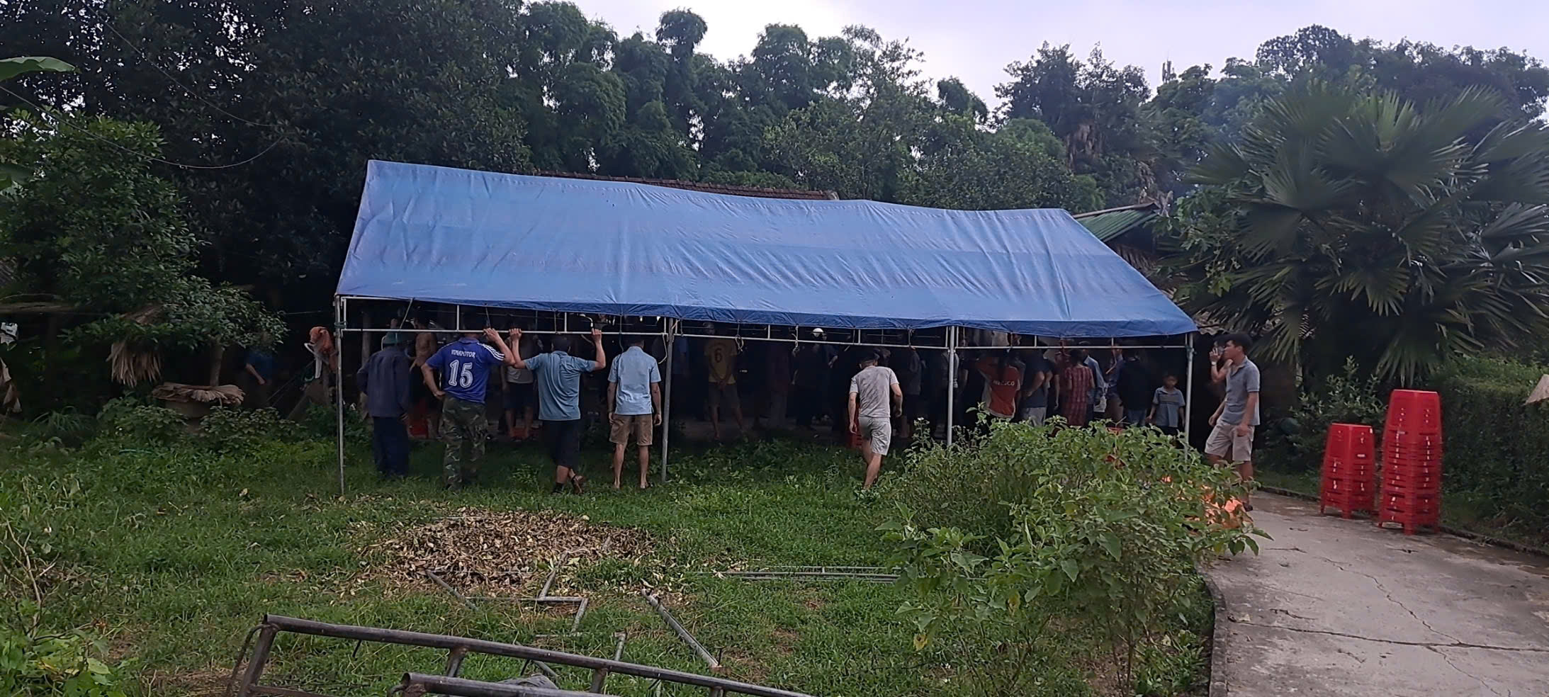 Hà Tĩnh: Người đàn ông bị sét đánh tử vong khi đang thu hoạch lúa trên đồng- Ảnh 2. Hà Tĩnh: Người đàn ông bị sét đánh tử vong khi đang thu hoạch lúa trên đồng- Ảnh 2.