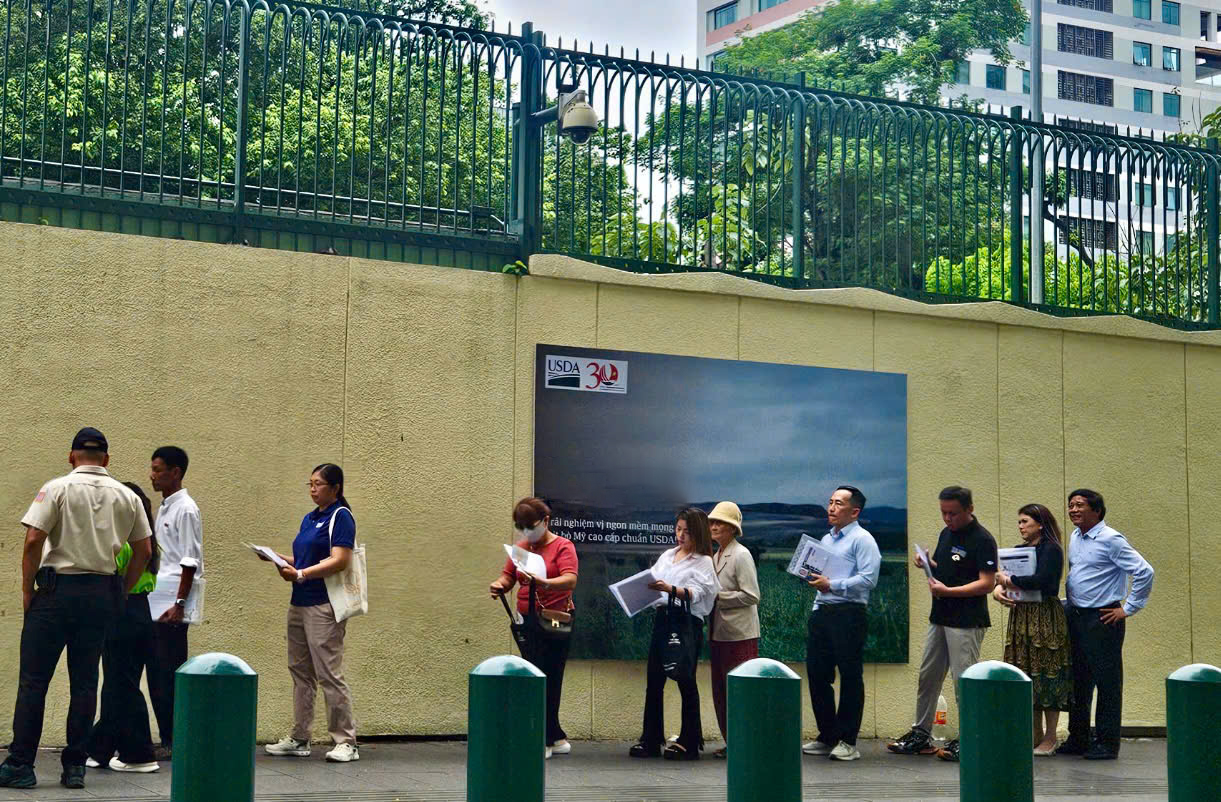 Mỹ siết cấp thị thực du học: Linh hoạt lên lịch hẹn phỏng vấn - Ảnh 2.