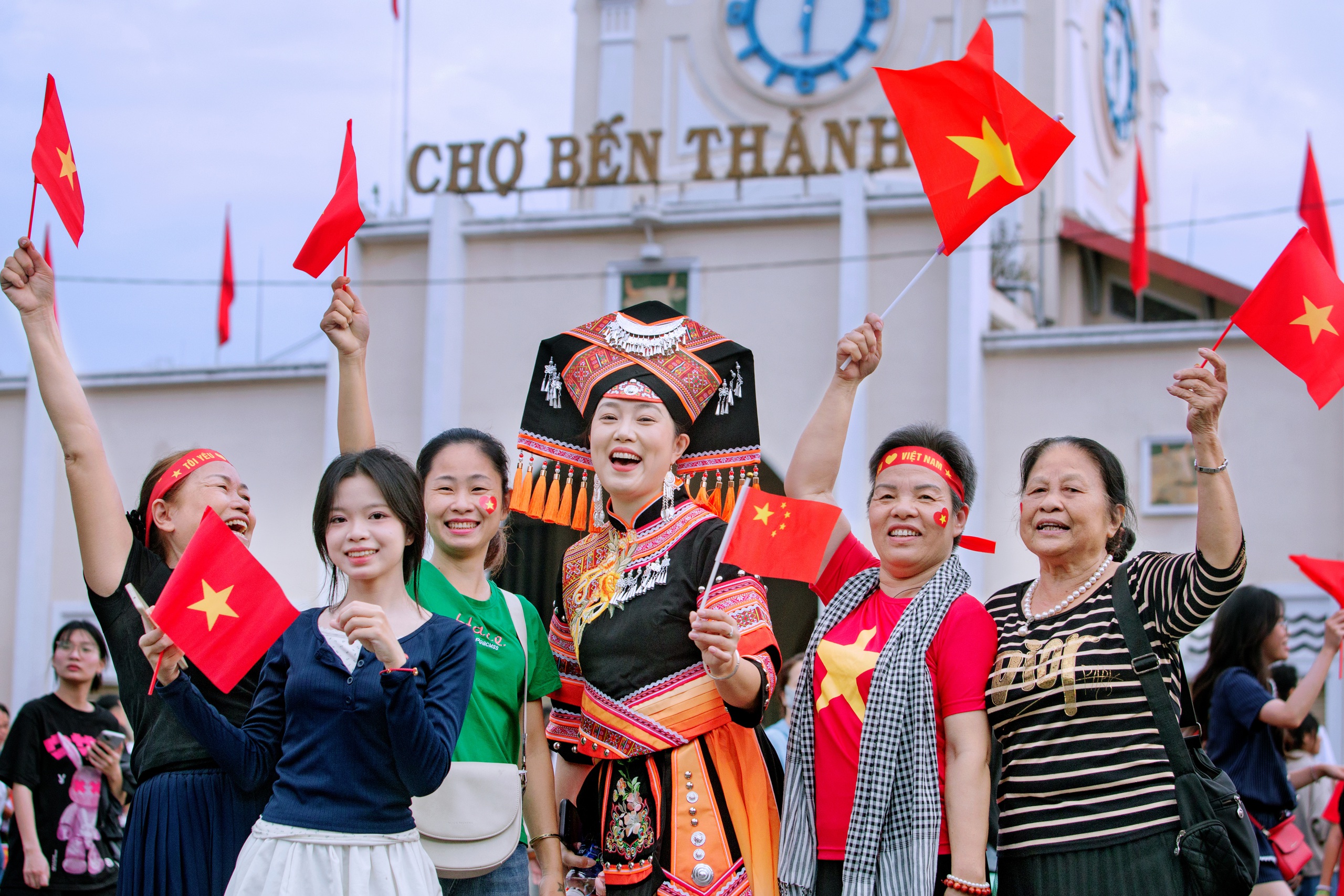 Ảnh đẹp trong tuần: Triệu niềm vui trong ngày thống nhất - Ảnh 1. Ảnh đẹp trong tuần: Triệu niềm vui trong ngày thống nhất - Ảnh 1.