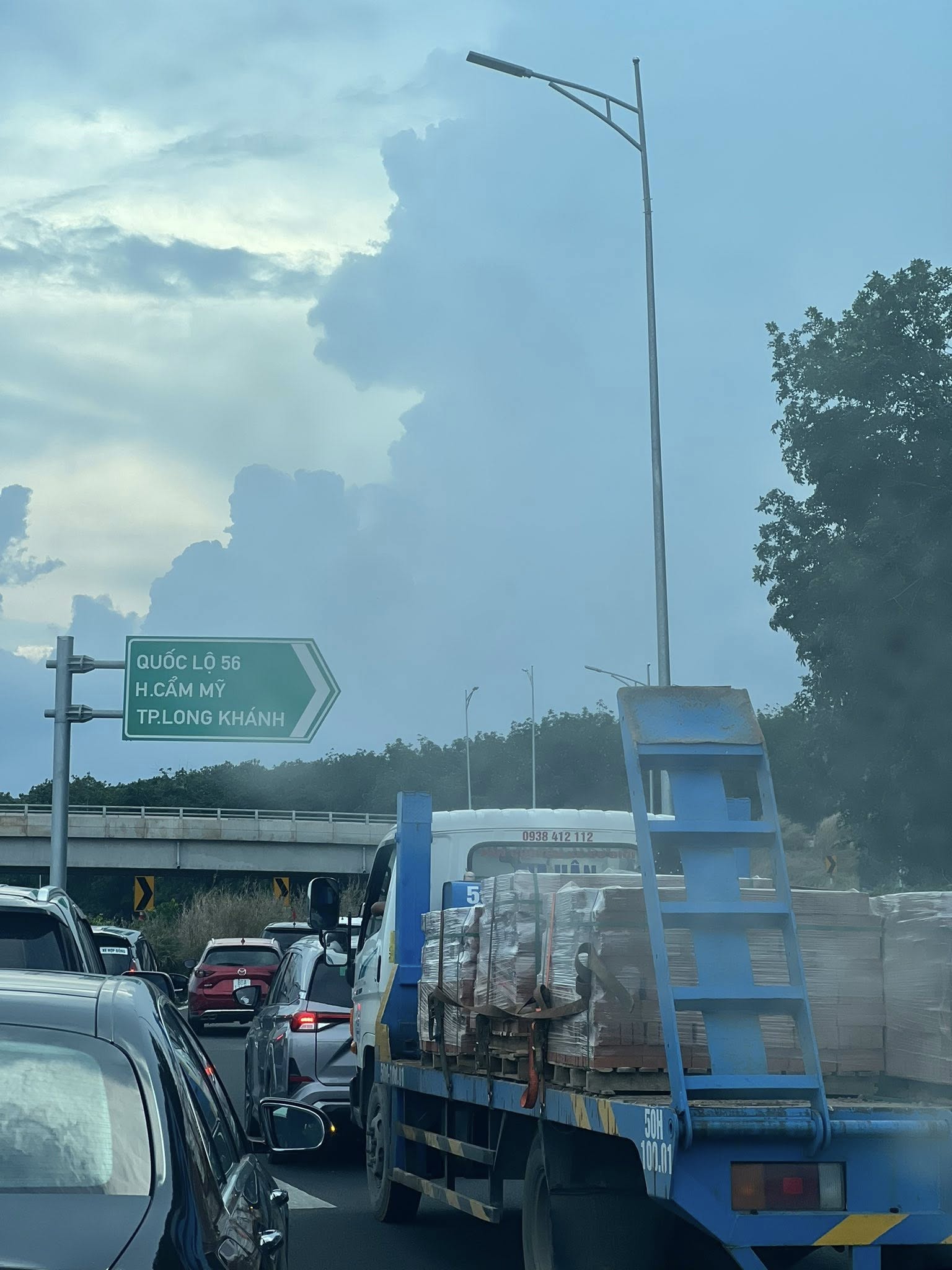 Từ chiều 3-5, đường cao tốc Phan Thiết-Dầu Giây, TP HCM-Long Thành-Dầu Giây quá tải nghiêm trọng- Ảnh 4. Từ chiều 3-5, đường cao tốc Phan Thiết-Dầu Giây, TP HCM-Long Thành-Dầu Giây quá tải nghiêm trọng- Ảnh 4.