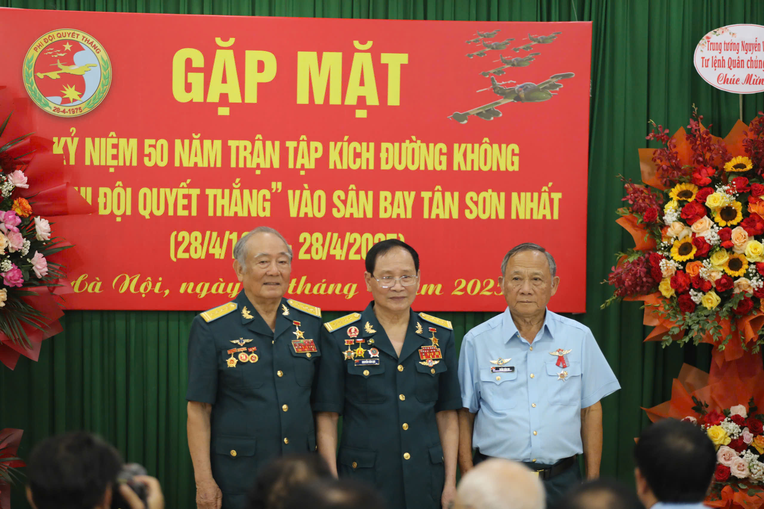 ហោះឡើងដើម្បីមាតុភូមិ - រូបថតទី 2។ Cất cánh vì Tổ quốc- Ảnh 2.