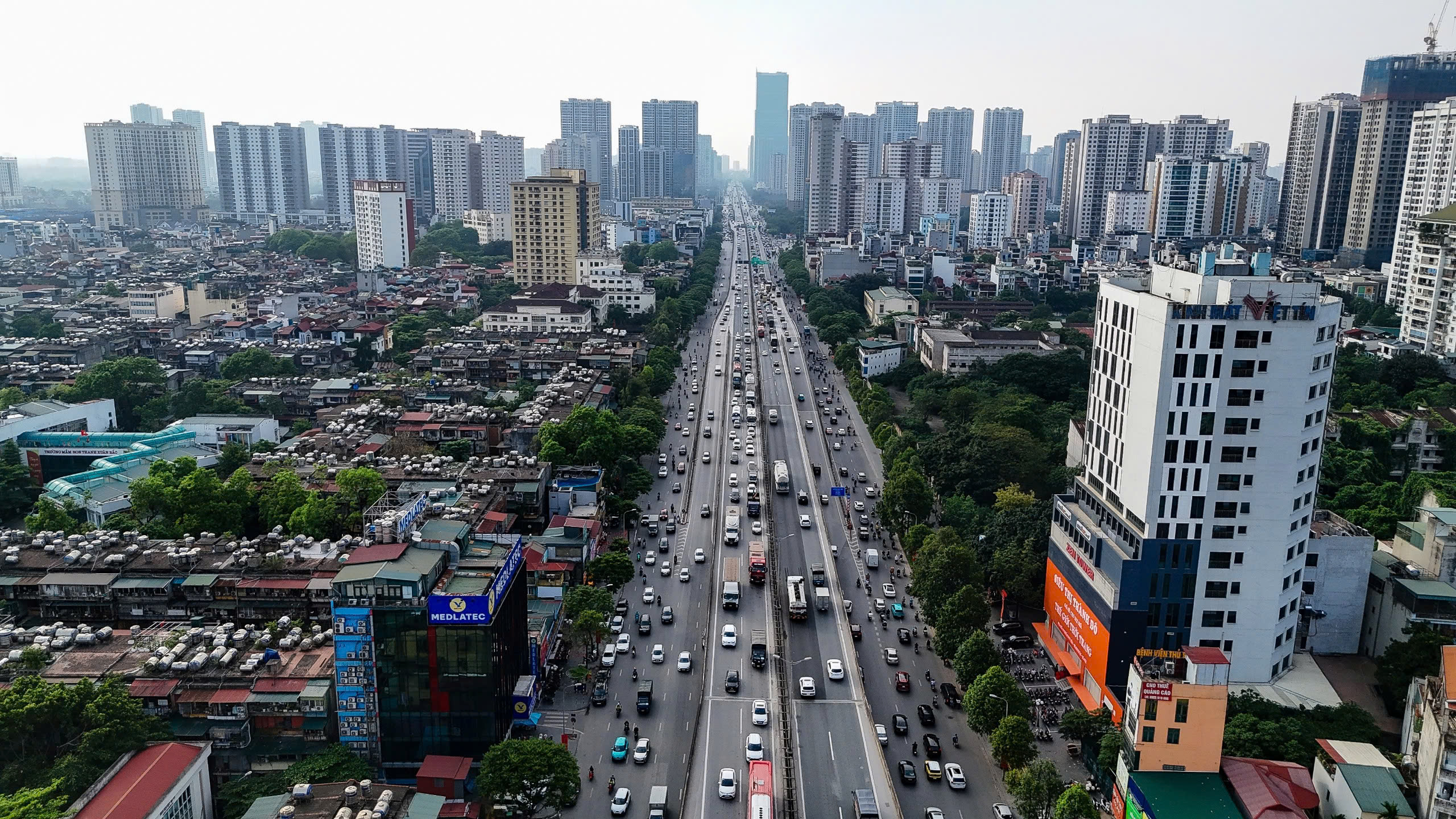 Chưa hết ngày nghỉ lễ, xe ô tô đã ùn ùn trở về Hà Nội, các cửa ngõ thủ đô tắc nghẽn hàng km- Ảnh 8. Chưa hết ngày nghỉ lễ, xe ô tô đã ùn ùn trở về Hà Nội, các cửa ngõ thủ đô tắc nghẽn hàng km- Ảnh 8.