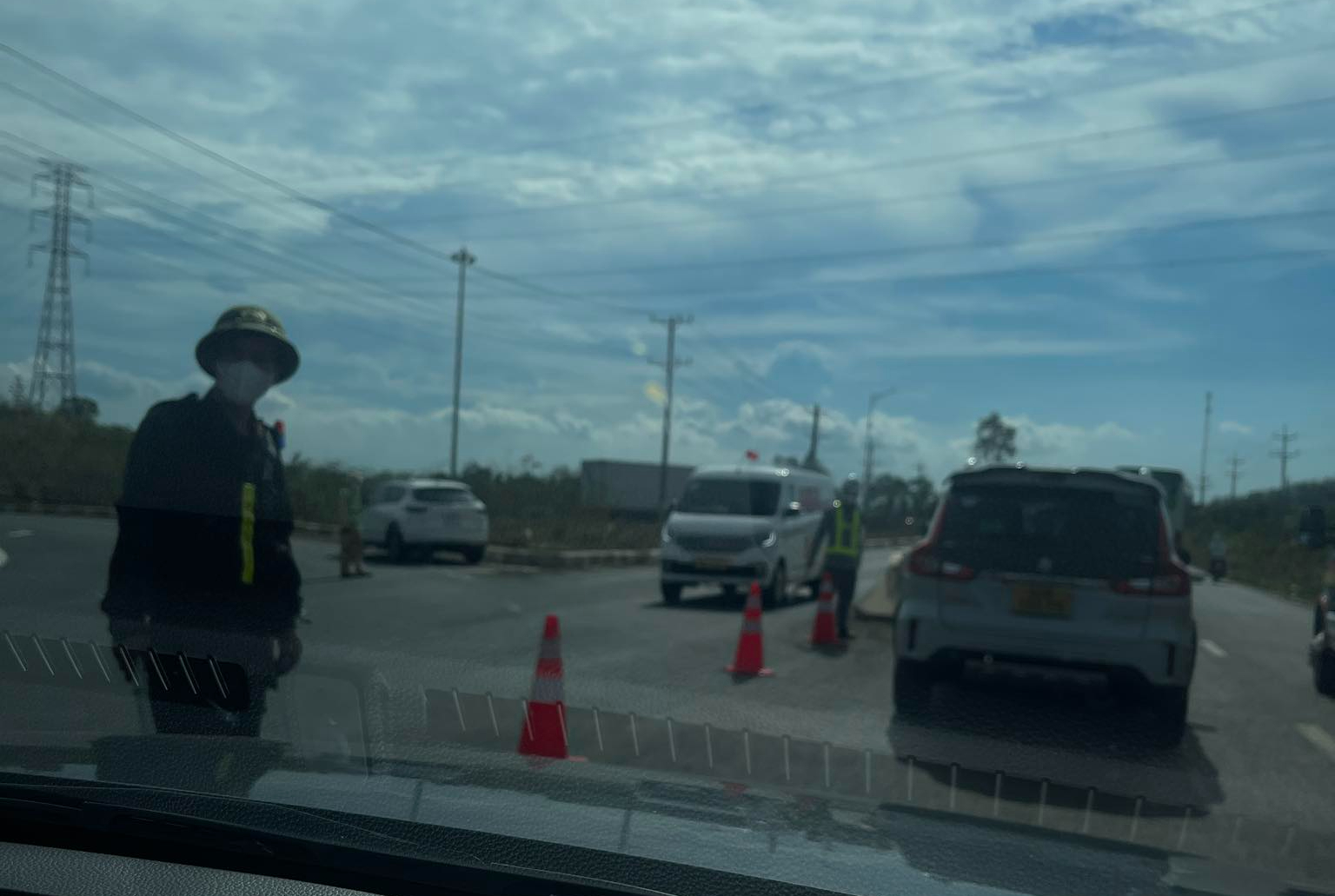 Từ chiều 3-5, đường cao tốc Phan Thiết-Dầu Giây, TP HCM-Long Thành-Dầu Giây quá tải nghiêm trọng- Ảnh 3. Từ chiều 3-5, đường cao tốc Phan Thiết-Dầu Giây, TP HCM-Long Thành-Dầu Giây quá tải nghiêm trọng- Ảnh 3.