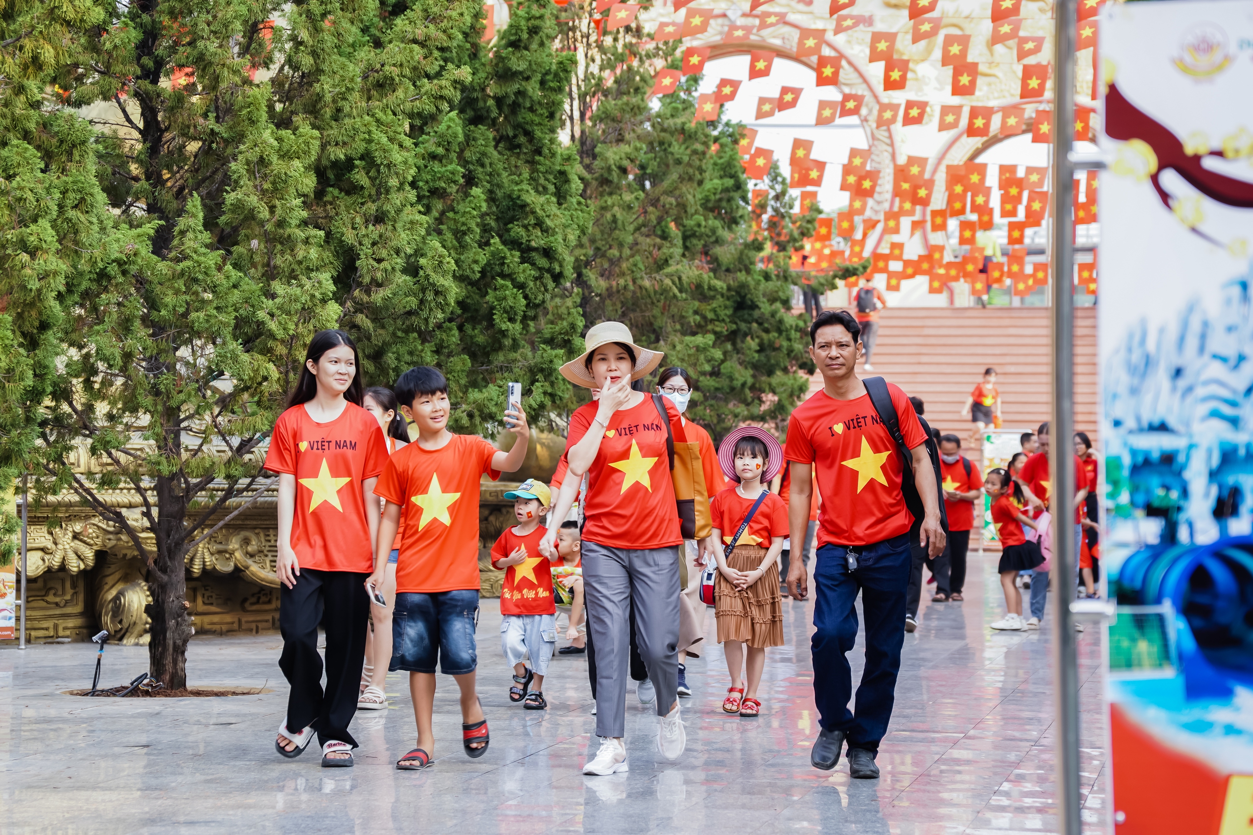 Dịp lễ 30-4: Rợp khách đi Suối Tiên, Củ Chi, tour Biệt động Sài Gòn - Ảnh 1.