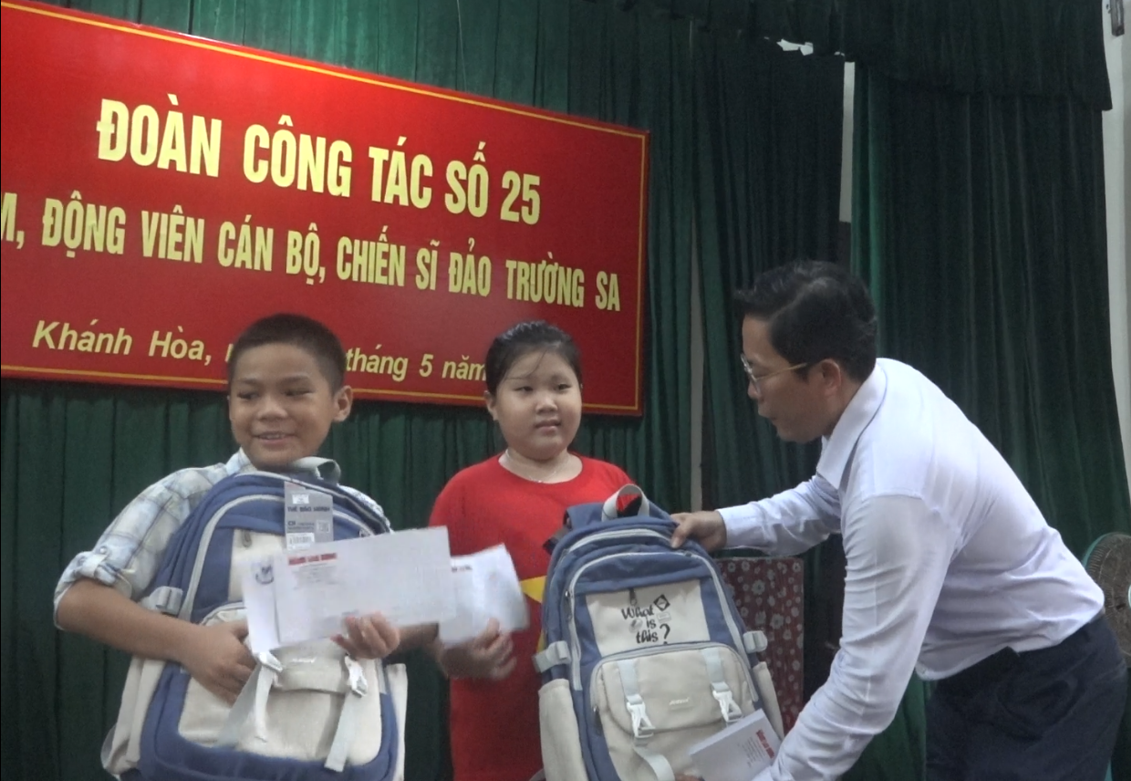 Hành trình 100 nhà báo đến với Trường Sa - Ảnh 12.