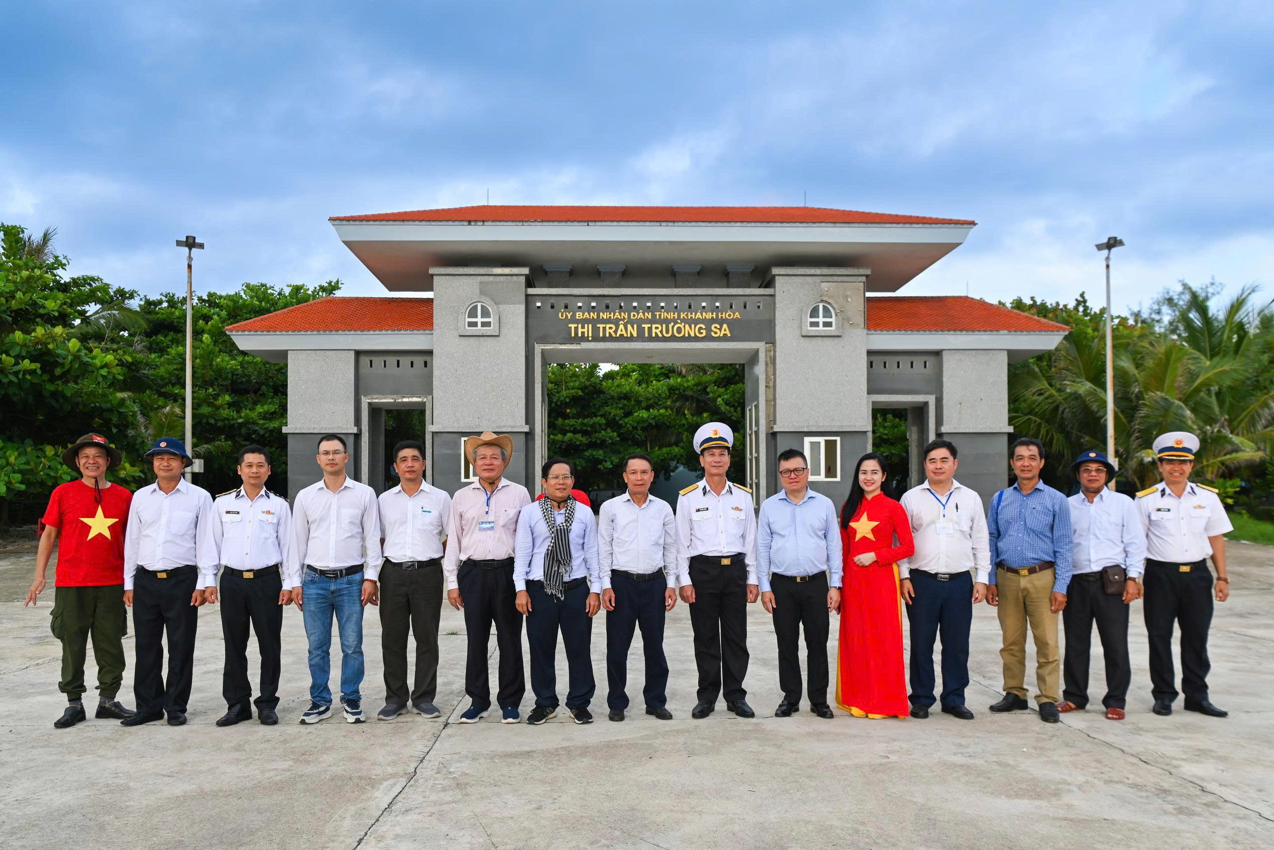 Hành trình 100 nhà báo đến với Trường Sa - Ảnh 4.