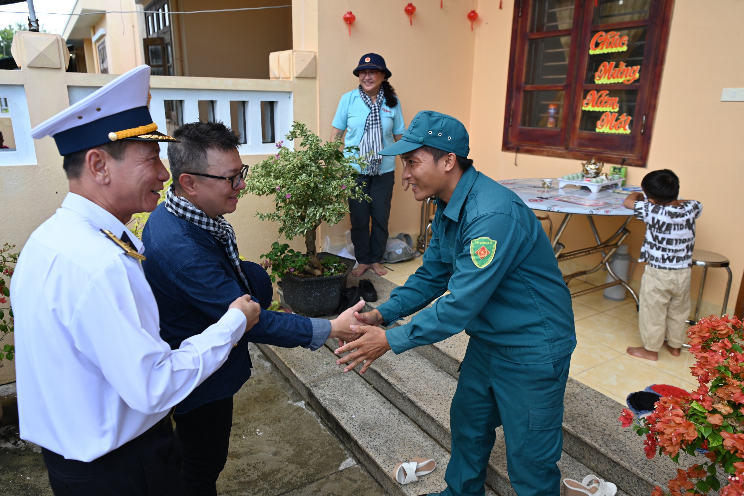 Hành trình 100 nhà báo đến với Trường Sa - Ảnh 2.