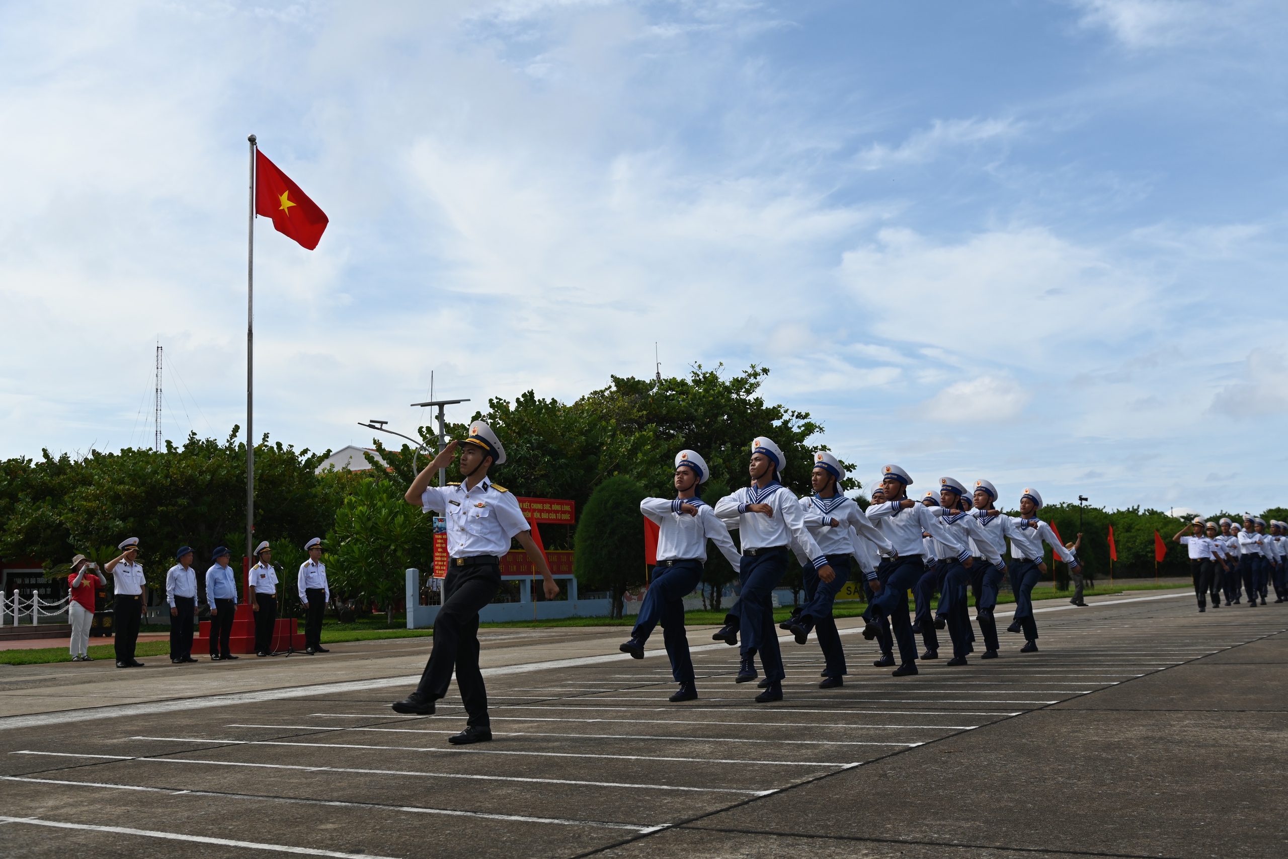 Hành trình 100 nhà báo đến với Trường Sa - Ảnh 8.