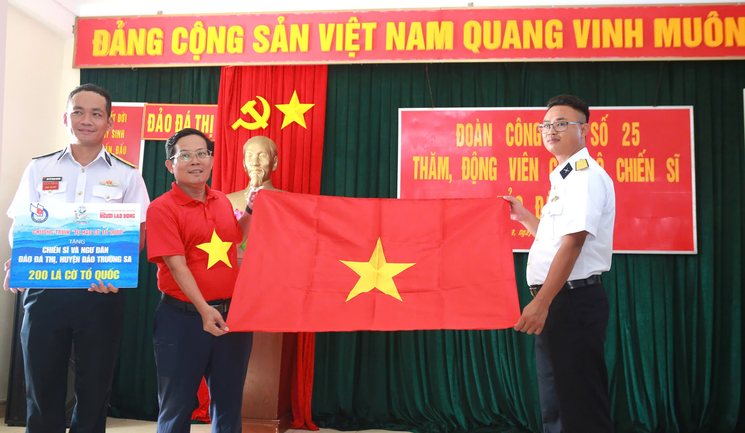 Hành trình 100 nhà báo đến với Trường Sa - Ảnh 13.