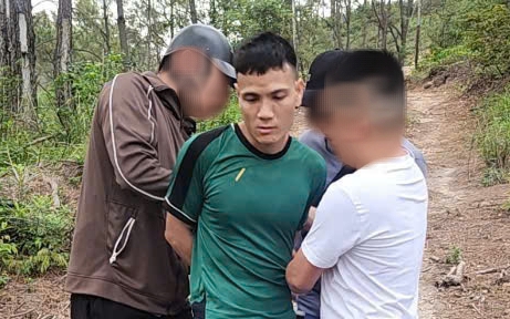 Cướp ng&acirc;n h&agrave;ng tại Gia Lai: Hai đối tượng t&aacute;o tợn x&ocirc;ng v&agrave;o chi nh&aacute;nh Vietcombank - Ảnh 1.