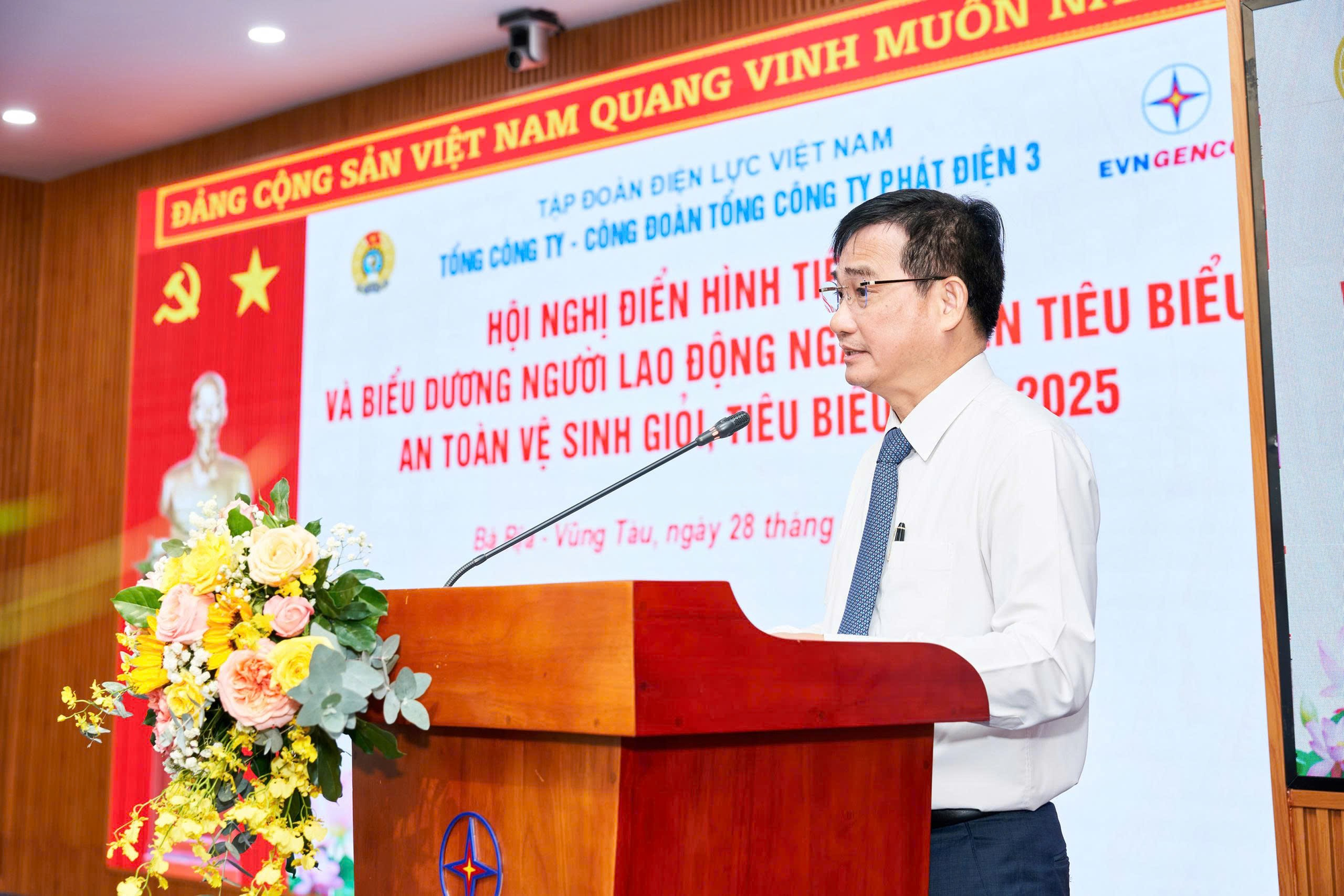 EVNGENCO3 tuyên dương cá nhân tiêu biểu, phát động phong trào thi đua sáng tạo- Ảnh 1. EVNGENCO3 tuyên dương cá nhân tiêu biểu, phát động phong trào thi đua sáng tạo- Ảnh 1.