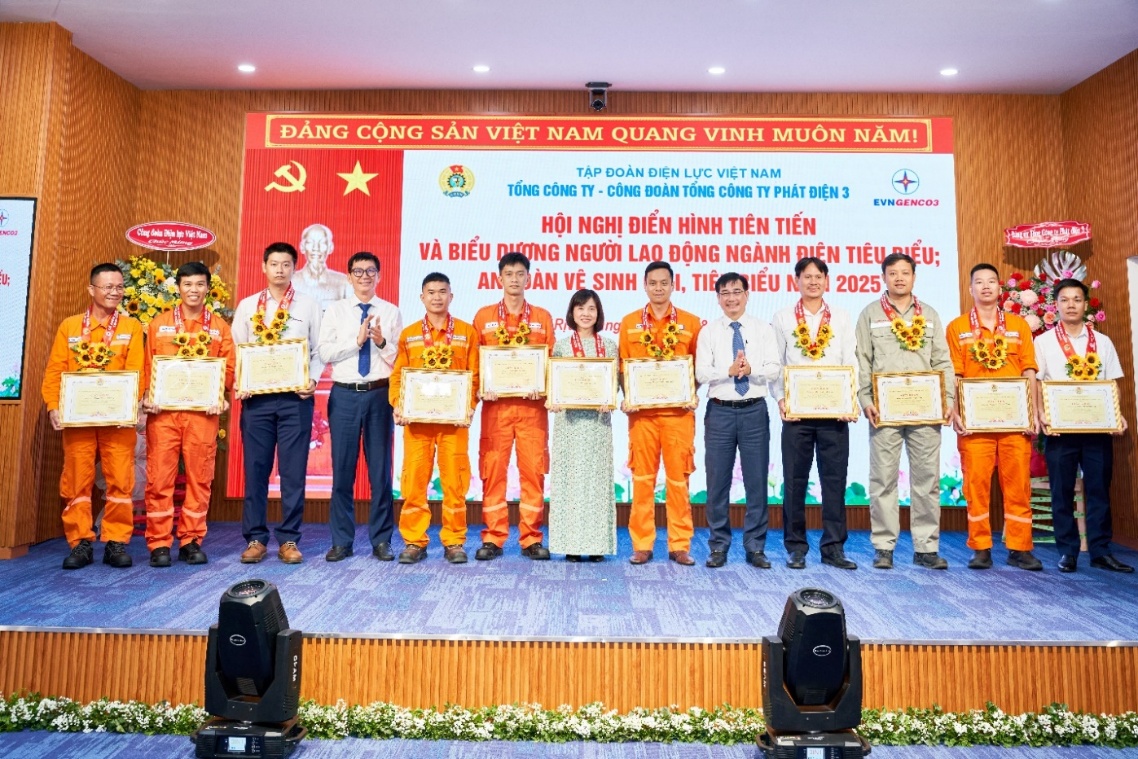 EVNGENCO3 tuyên dương cá nhân tiêu biểu, phát động phong trào thi đua sáng tạo- Ảnh 3. EVNGENCO3 tuyên dương cá nhân tiêu biểu, phát động phong trào thi đua sáng tạo- Ảnh 3.
