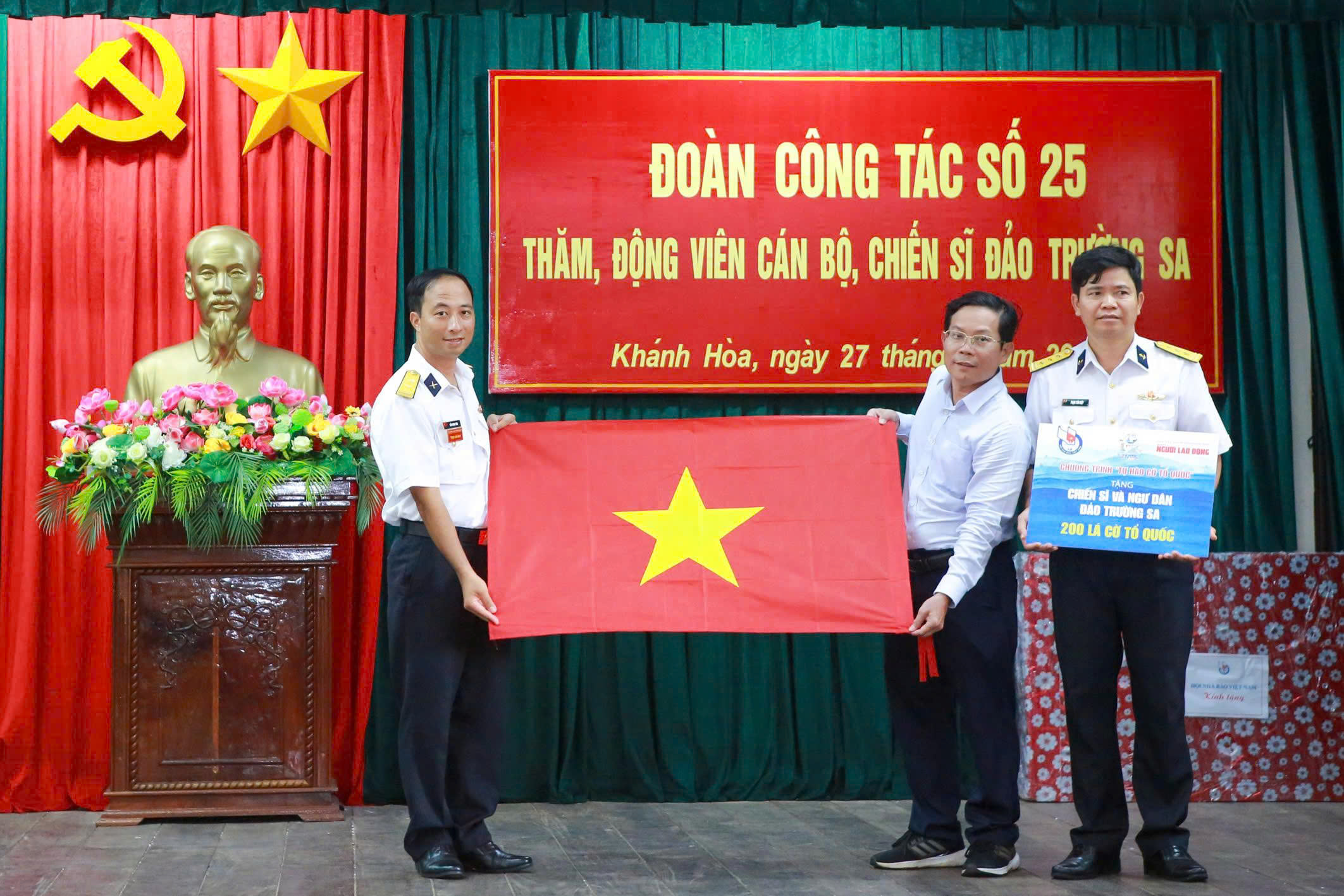 Hành trình 100 nhà báo đến với Trường Sa - Ảnh 14.