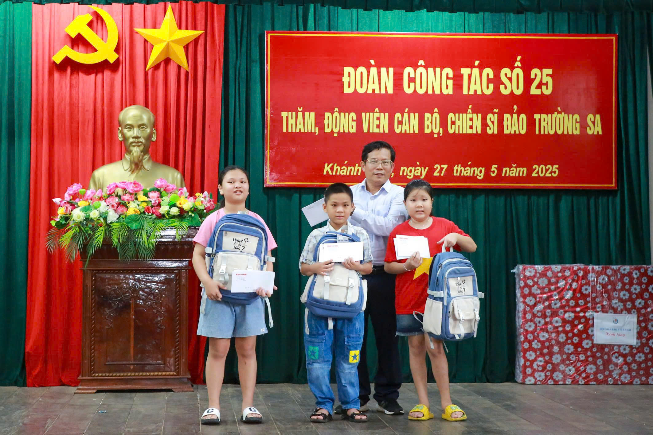 Hành trình 100 nhà báo đến với Trường Sa - Ảnh 9.