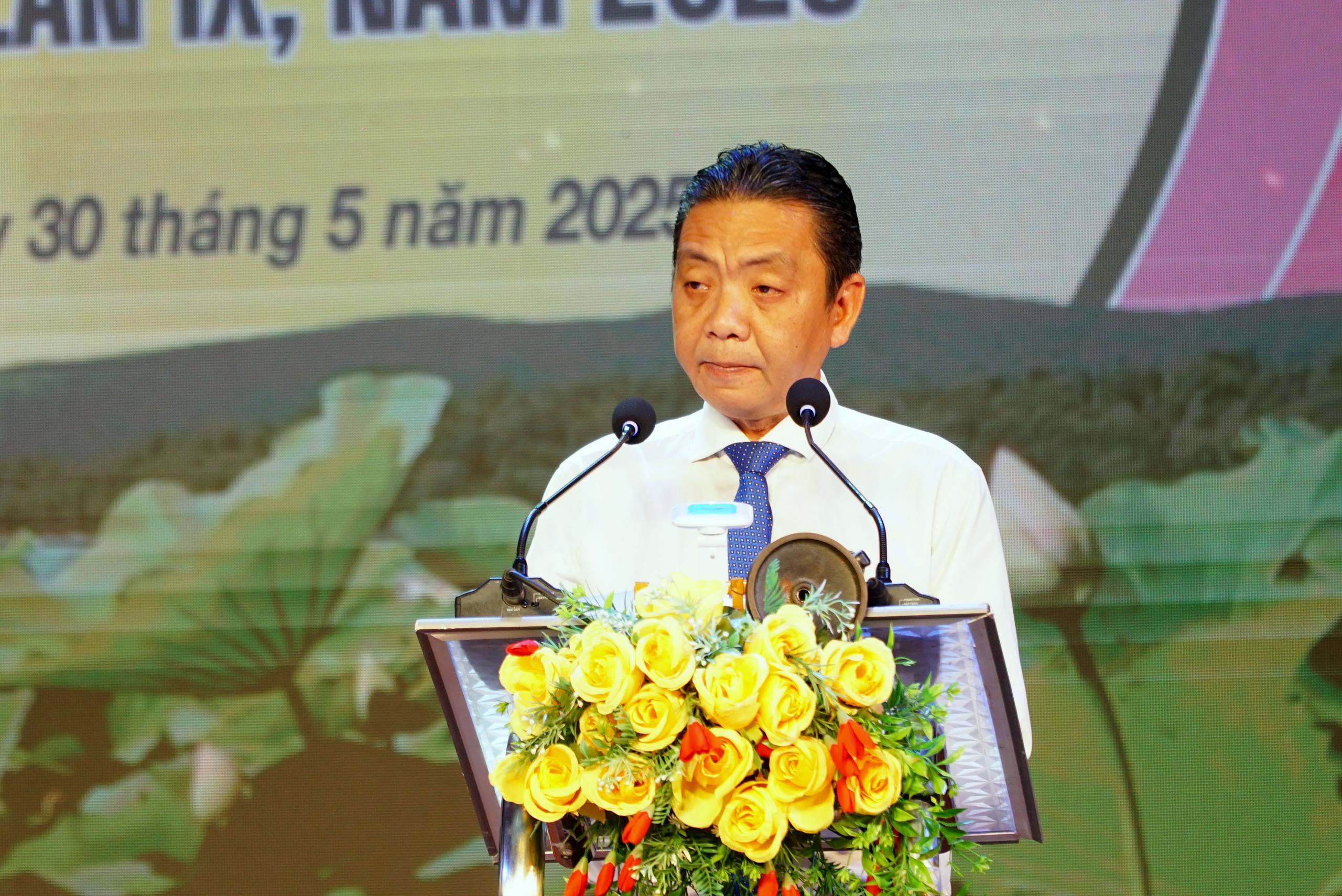 Trao học bổng cho học sinh, sinh viên dân tộc thiểu số tiêu biểu - Ảnh 11.