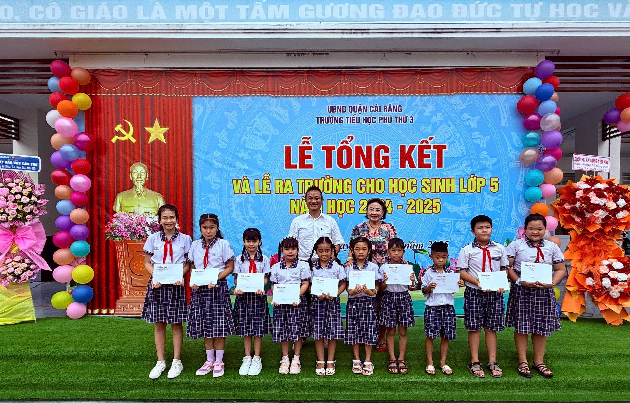 Trao học bổng cho học sinh, sinh viên dân tộc thiểu số tiêu biểu - Ảnh 28.