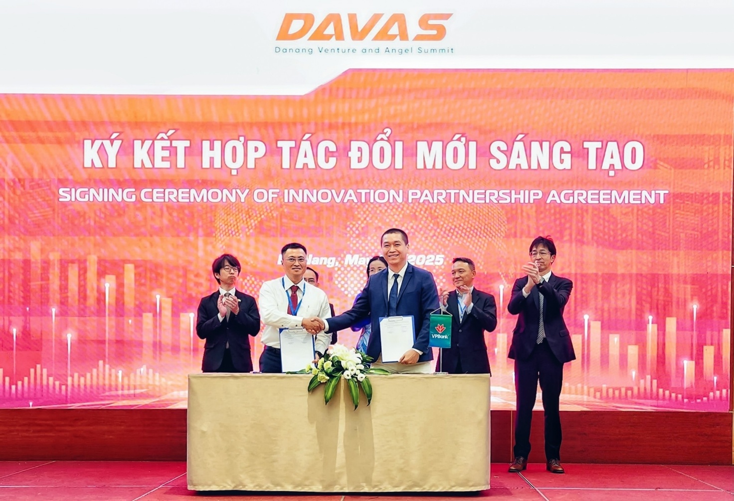 VPBank SME ký kết hợp tác với Trung tâm Hỗ trợ khởi nghiệp đổi mới sáng tạo Đà Nẵng- Ảnh 1. VPBank SME ký kết hợp tác với Trung tâm Hỗ trợ khởi nghiệp đổi mới sáng tạo Đà Nẵng- Ảnh 1.