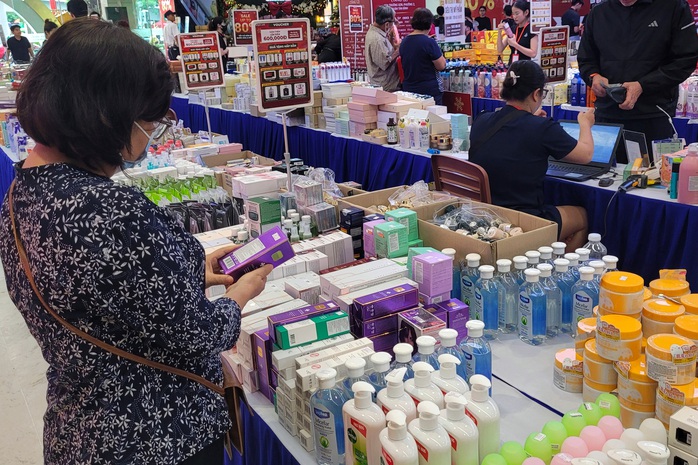 Ho Chi Minh City to fight smuggling, counterfeit goods- Ảnh 1.