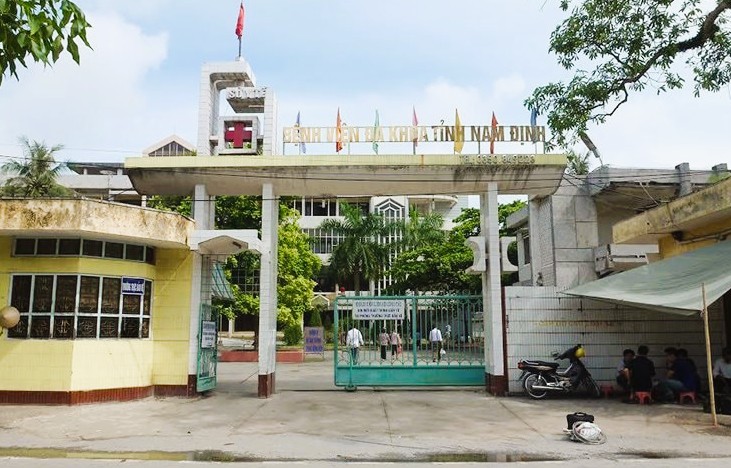Bệnh viện báo cáo gì về vụ bé trai ở Nam Định bị yêu cầu đóng đủ viện phí mới cấp cứu?- Ảnh 2. Bệnh viện báo cáo gì về vụ bé trai ở Nam Định bị yêu cầu đóng đủ viện phí mới cấp cứu? - Ảnh 3.