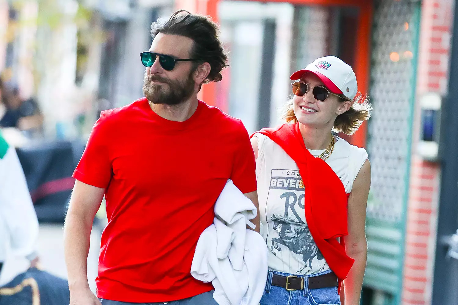 Gigi Hadid công khai ảnh hôn tài tử Bradley Cooper