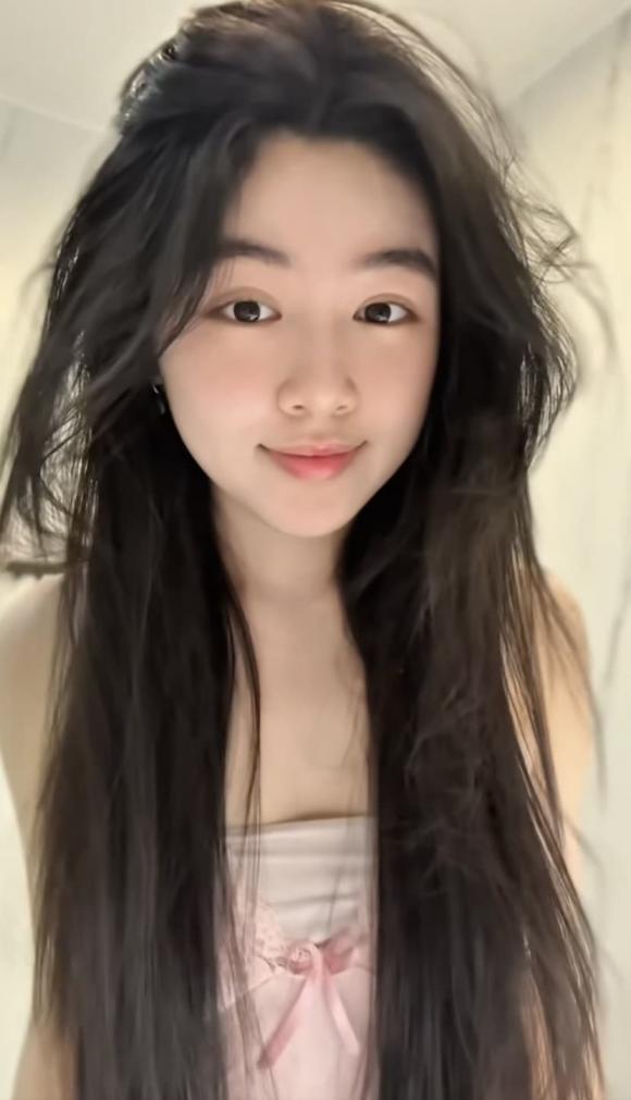 Con gái Quyền Linh chiếm spotlight mạng xã hội - Ảnh 2.