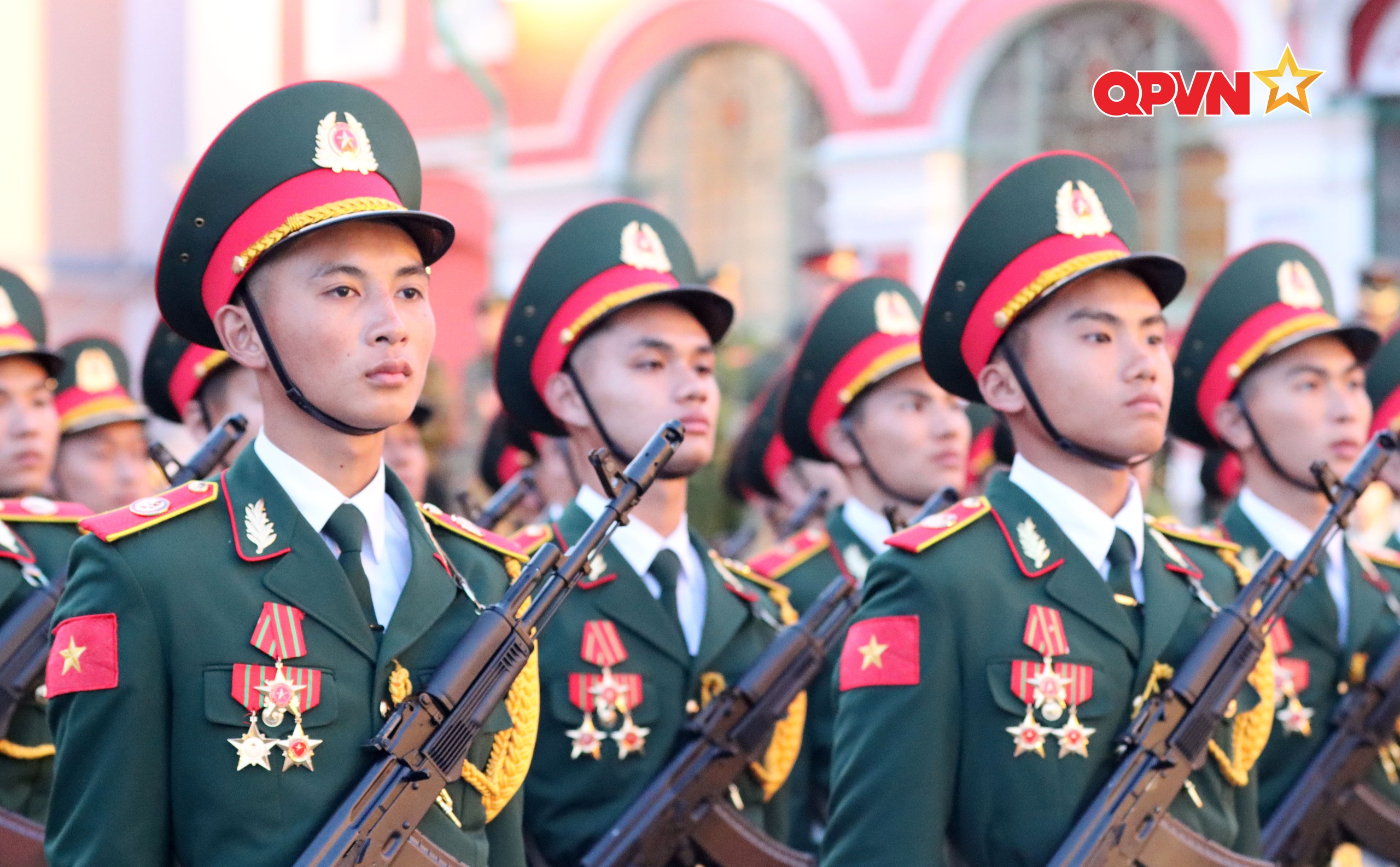 VIDEO: Quân nhân Việt Nam tham gia sơ duyệt Lễ duyệt binh trên Quảng trường Đỏ- Ảnh 4. VIDEO: Quân nhân Việt Nam tham gia sơ duyệt Lễ duyệt binh trên Quảng trường Đỏ- Ảnh 4.