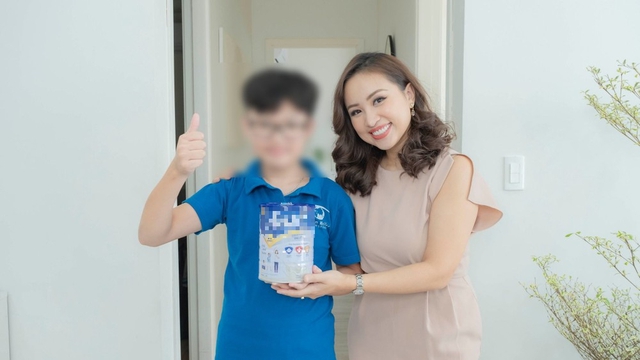 Xử phạt biên tập viên Quang Minh 37,5 triệu đồng và MC Vân Hugo 70 triệu đồng- Ảnh 2. Xử phạt biên tập viên Quang Minh 37,5 triệu đồng và MC Vân Hugo 70 triệu đồng- Ảnh 2.