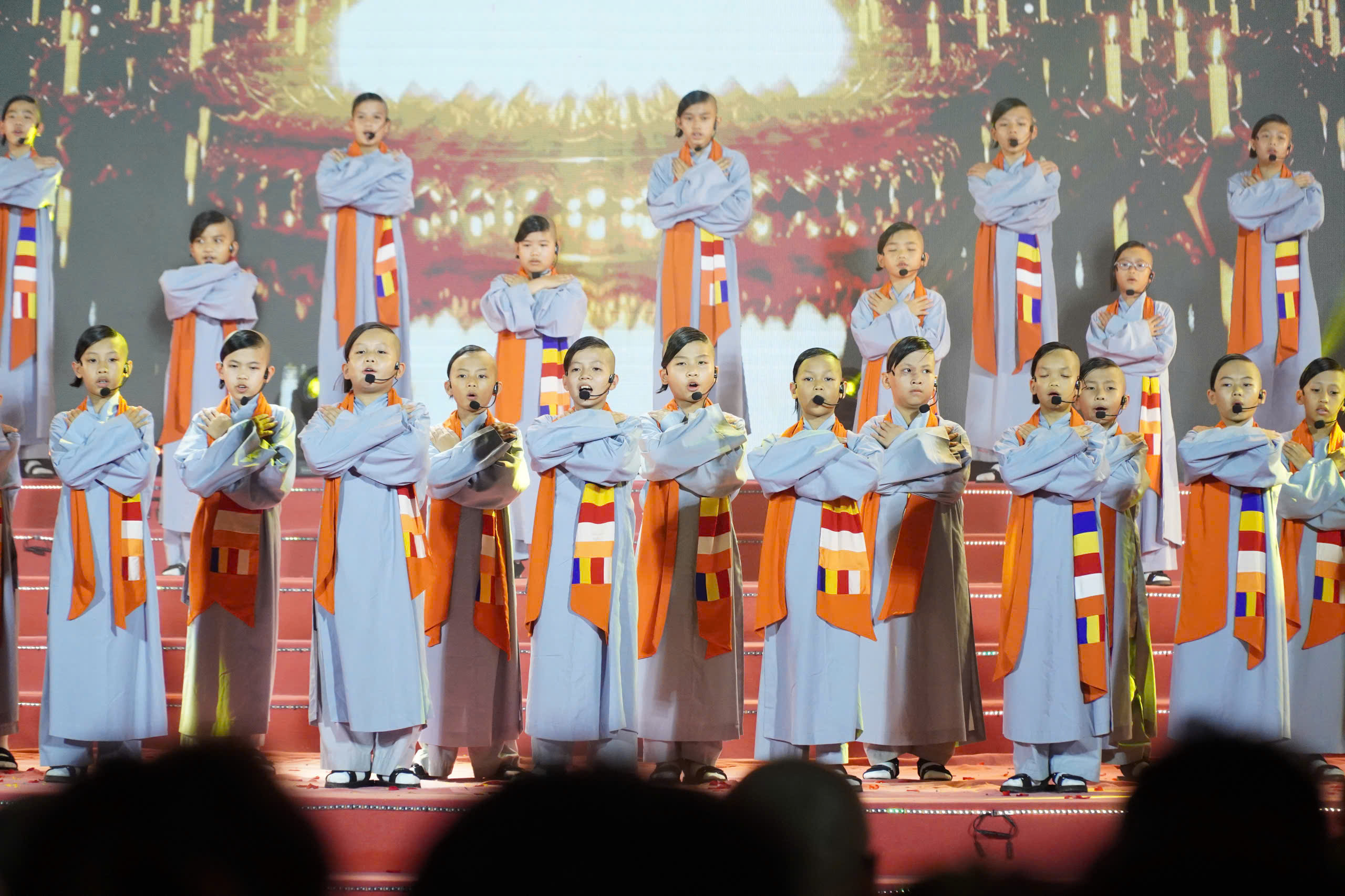 Đêm “Vesak thiêng liêng” lan tỏa giá trị hòa bình - Ảnh 4.