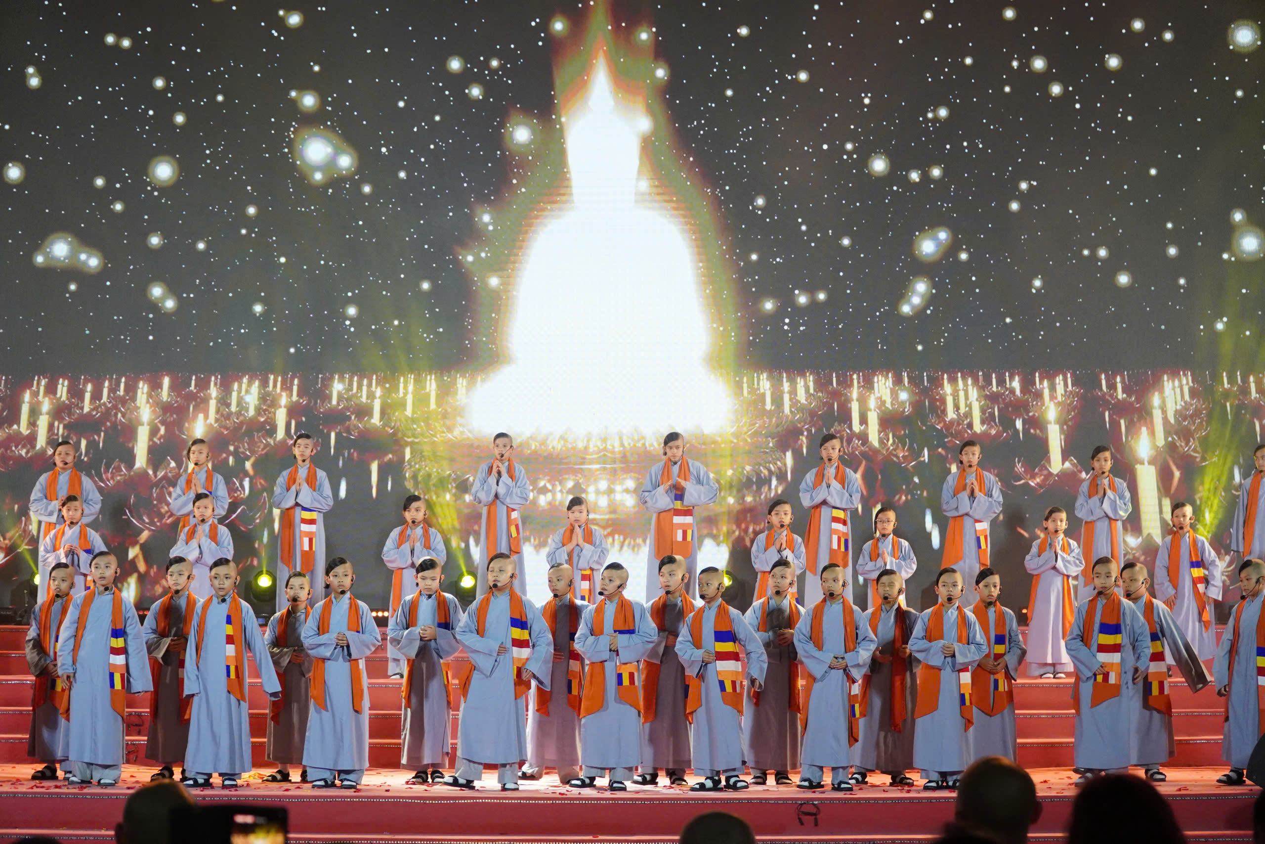 Đêm “Vesak thiêng liêng” lan tỏa giá trị hòa bình - Ảnh 5.