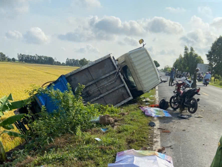 Tai nạn khiến 4 người trong gia đình tử vong: Khởi tố tài xế xe tải chở rác- Ảnh 1. Tai nạn khiến 4 người trong gia đình tử vong: Khởi tố tài xế xe tải chở rác- Ảnh 1.