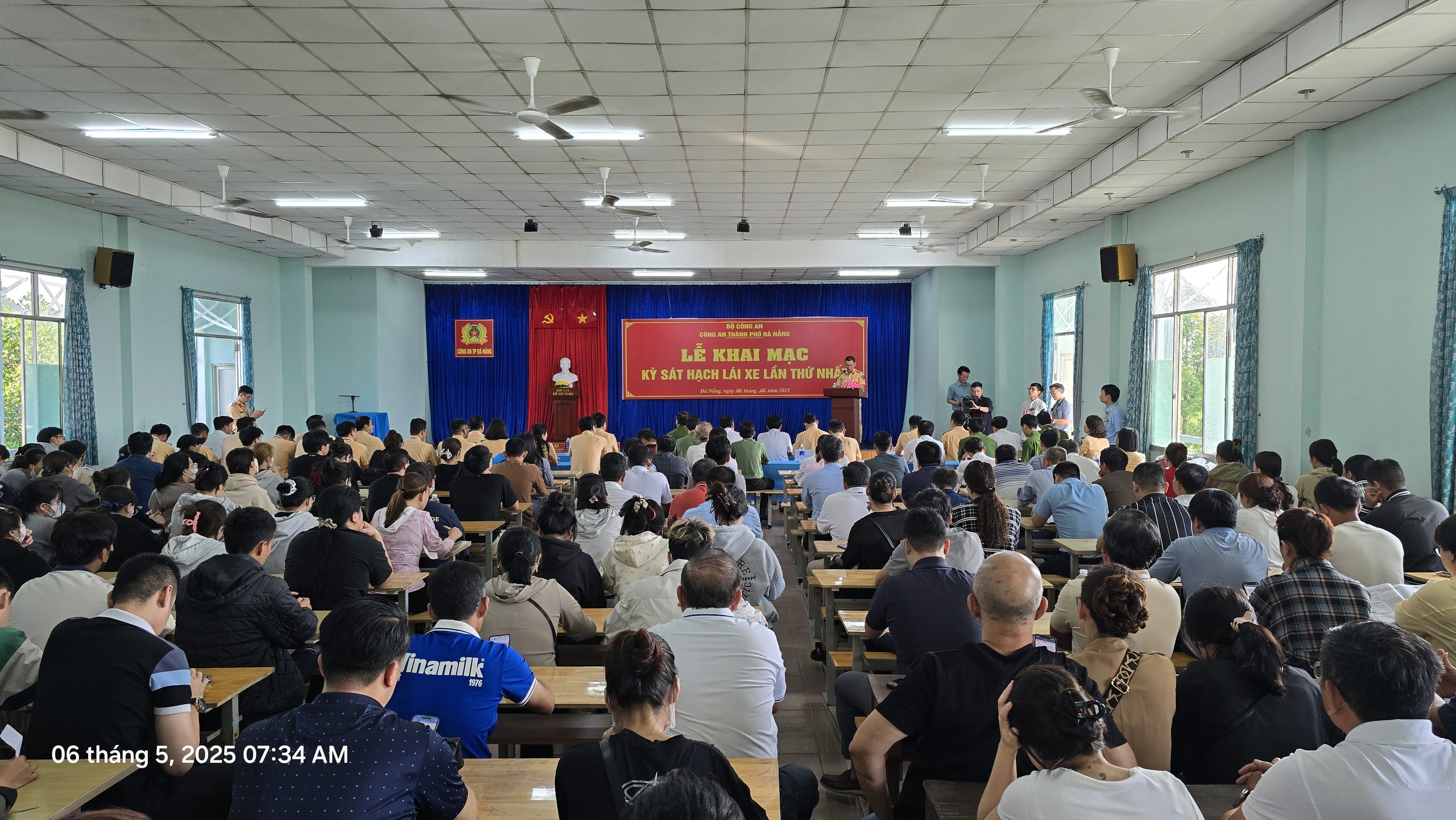 Lãnh đạo Công an Đà Nẵng xin lỗi người dân do chậm tổ chức sát hạch lái xe- Ảnh 1. Lãnh đạo Công an Đà Nẵng xin lỗi người dân do chậm tổ chức sát hạch lái xe- Ảnh 1.