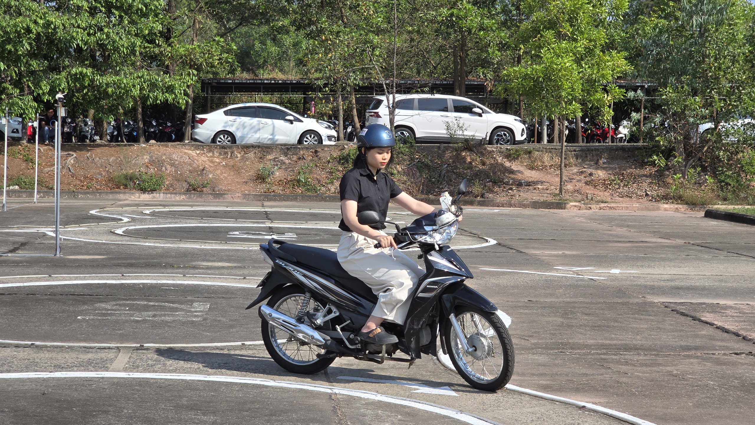 Lãnh đạo Công an Đà Nẵng xin lỗi người dân do chậm tổ chức sát hạch lái xe- Ảnh 7. Lãnh đạo Công an Đà Nẵng xin lỗi người dân do chậm tổ chức sát hạch lái xe- Ảnh 7.
