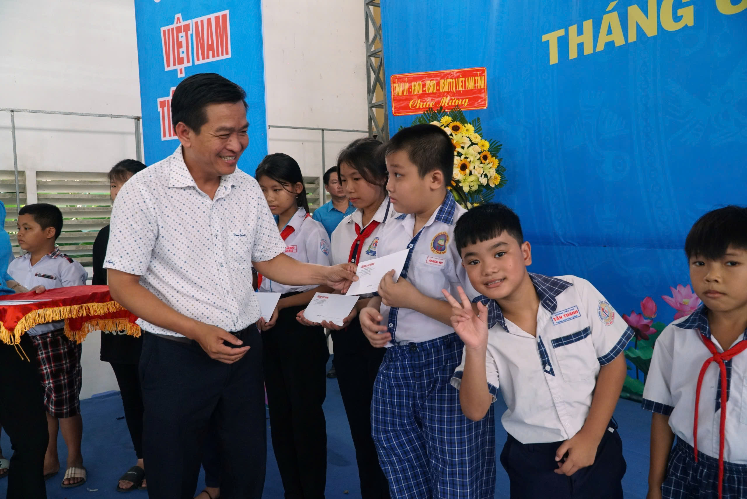 Bài hát “Viết tiếp câu chuyện hòa bình” xuất hiện tại sự kiện lớn ở Sóc Trăng - Ảnh 16.