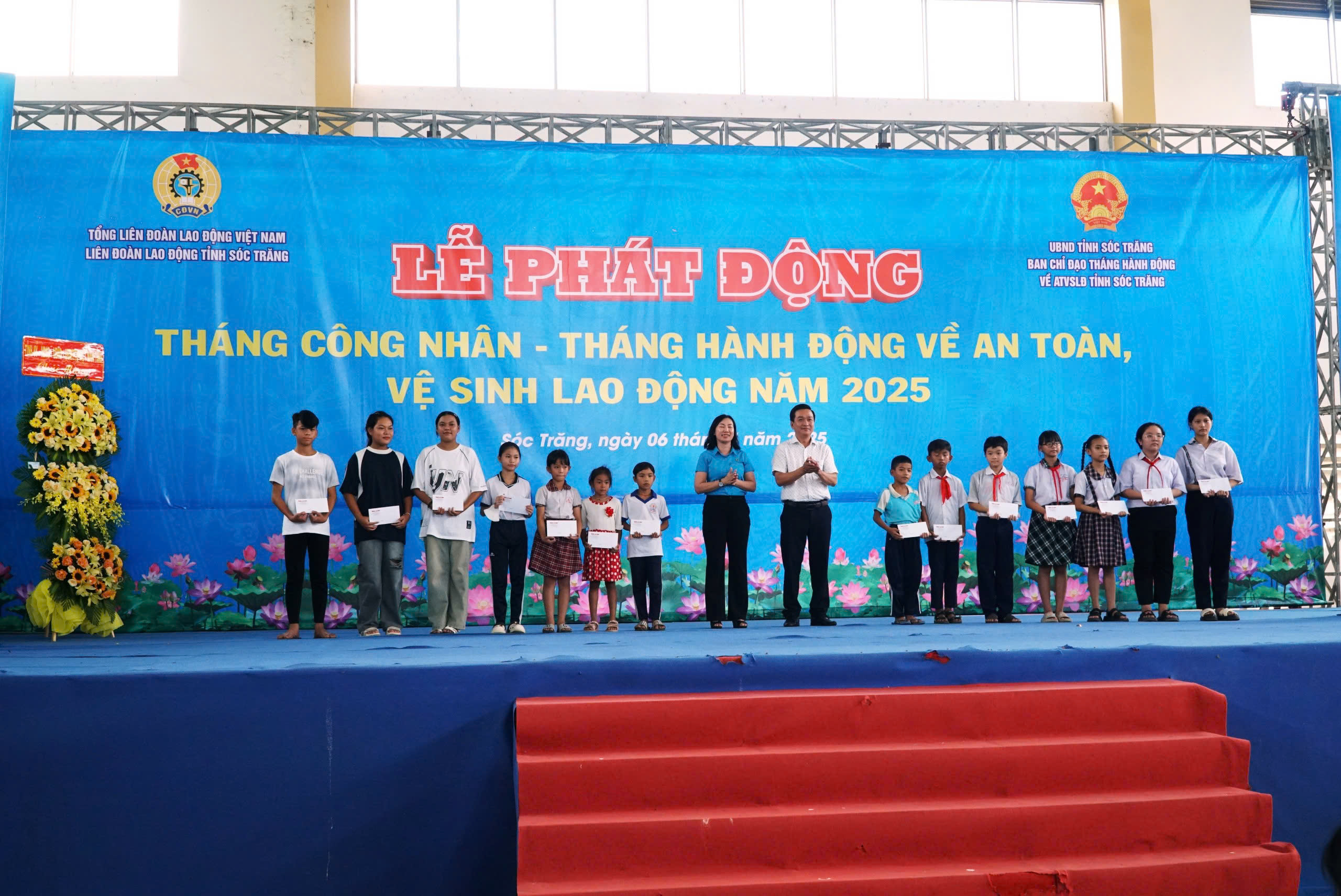 Bài hát “Viết tiếp câu chuyện hòa bình” xuất hiện tại sự kiện lớn ở Sóc Trăng - Ảnh 17.