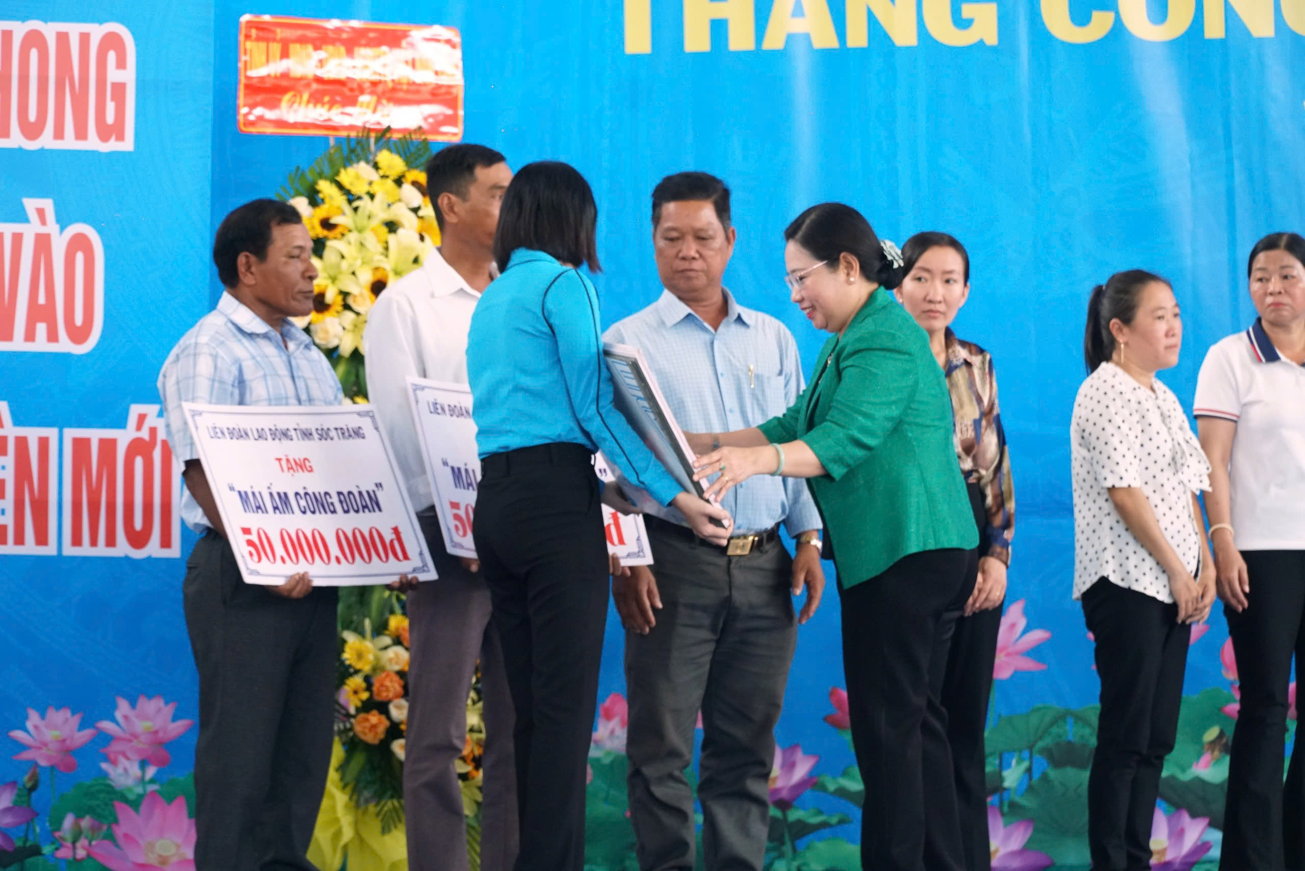 Bài hát “Viết tiếp câu chuyện hòa bình” xuất hiện tại sự kiện lớn ở Sóc Trăng - Ảnh 11.
