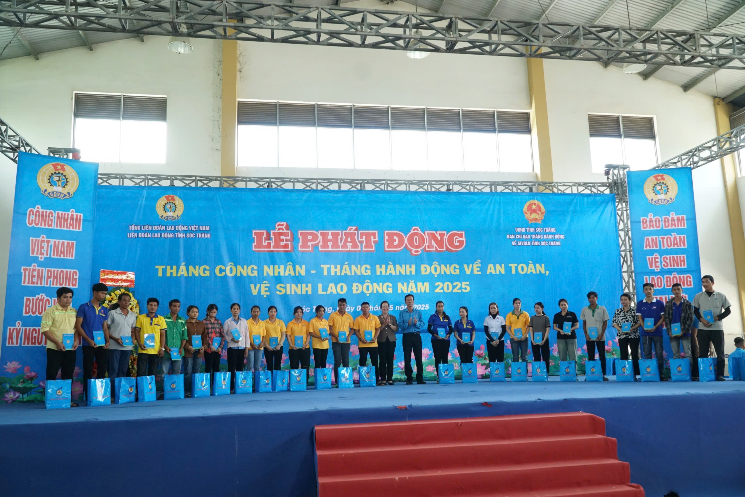Bài hát “Viết tiếp câu chuyện hòa bình” xuất hiện tại sự kiện lớn ở Sóc Trăng - Ảnh 14.