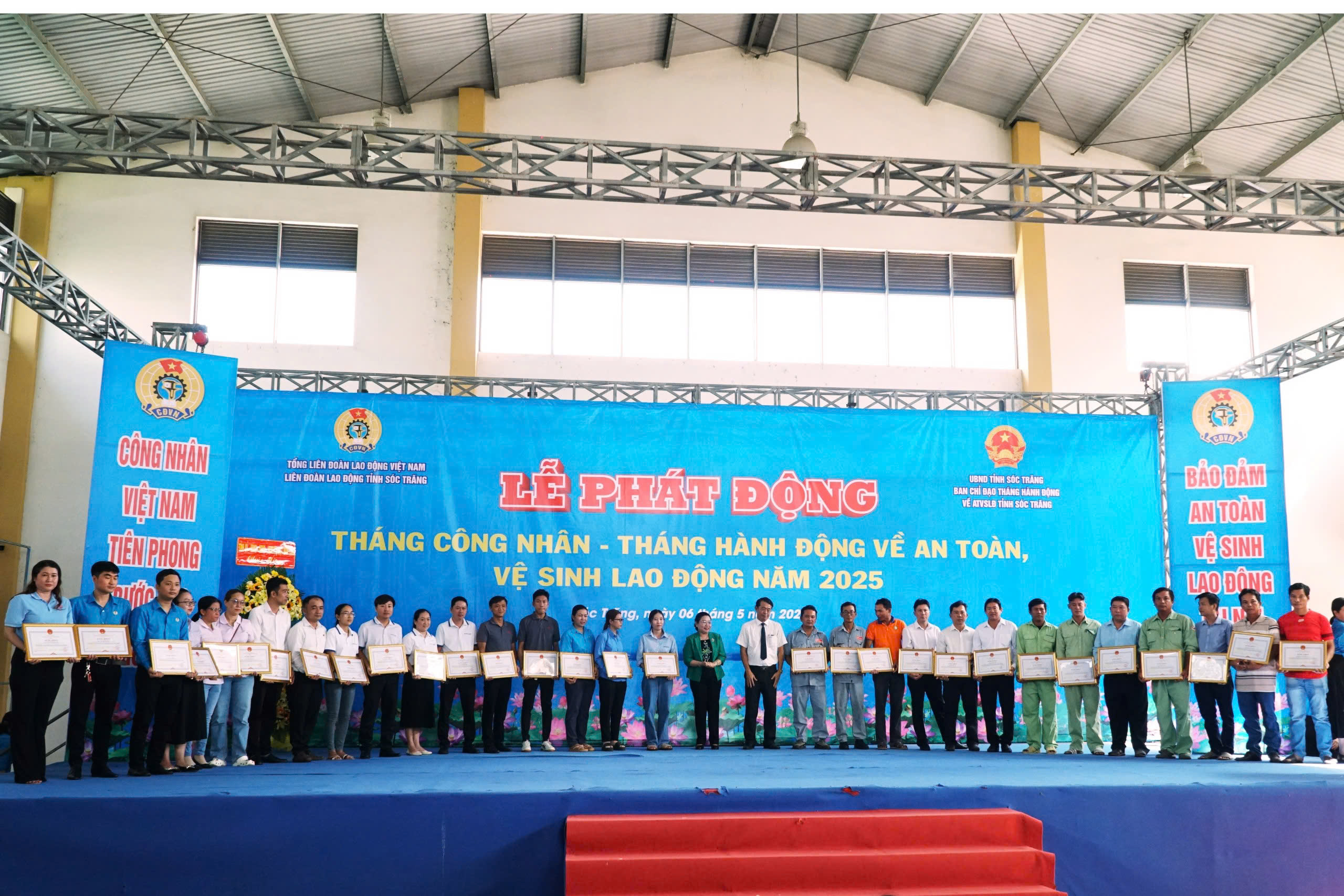 Bài hát “Viết tiếp câu chuyện hòa bình” xuất hiện tại sự kiện lớn ở Sóc Trăng - Ảnh 12.