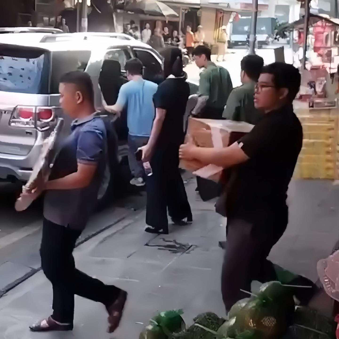 Công an tạm giữ TikToker Lê Việt Hùng- Ảnh 1. Công an tạm giữ TikToker Lê Việt Hùng- Ảnh 1.