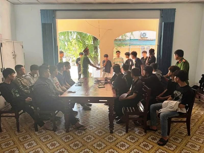 31 đối tượng che biển số xe khi tham gia hỗn chiến bị khởi tố - Ảnh 1. 31 đối tượng che biển số xe khi tham gia hỗn chiến bị khởi tố - Ảnh 1.