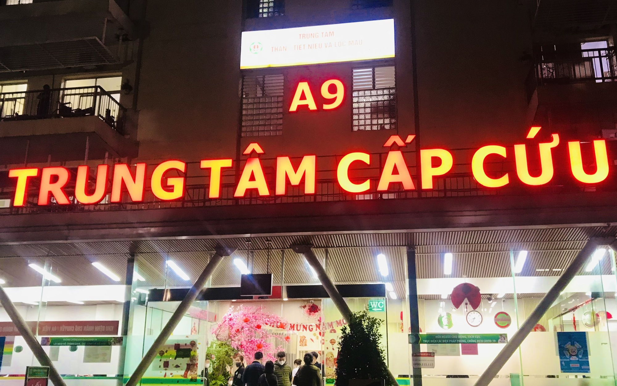 Từ 15-5, h&agrave;nh hung nh&acirc;n vi&ecirc;n y tế bị phạt tới 40 triệu đồng - Ảnh 2.