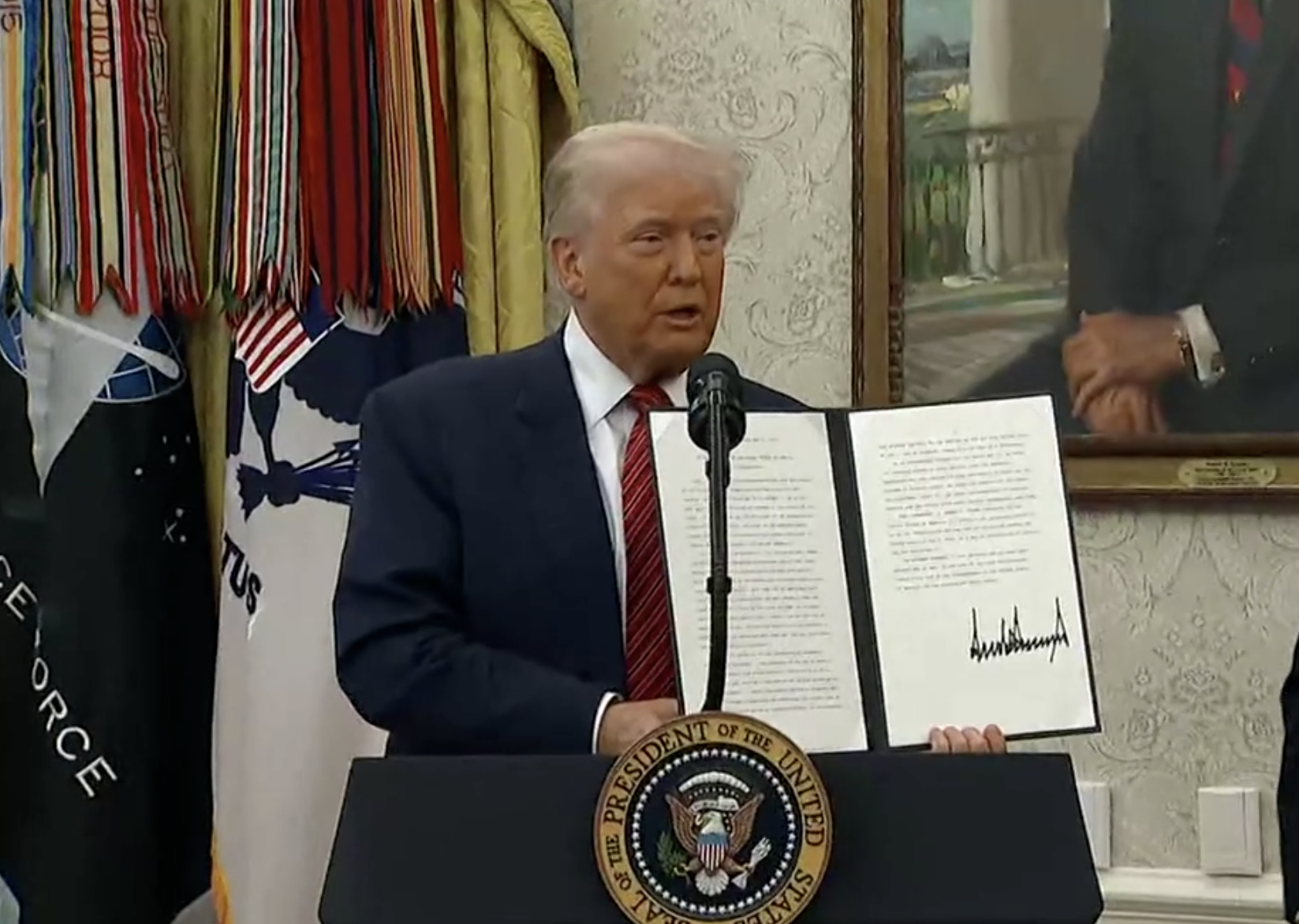 Tổng thống Donald Trump cứng rắn với Trung Quốc trước thềm đàm phán- Ảnh 1. Tổng thống Donald Trump cứng rắn với Trung Quốc trước thềm đàm phán- Ảnh 1.